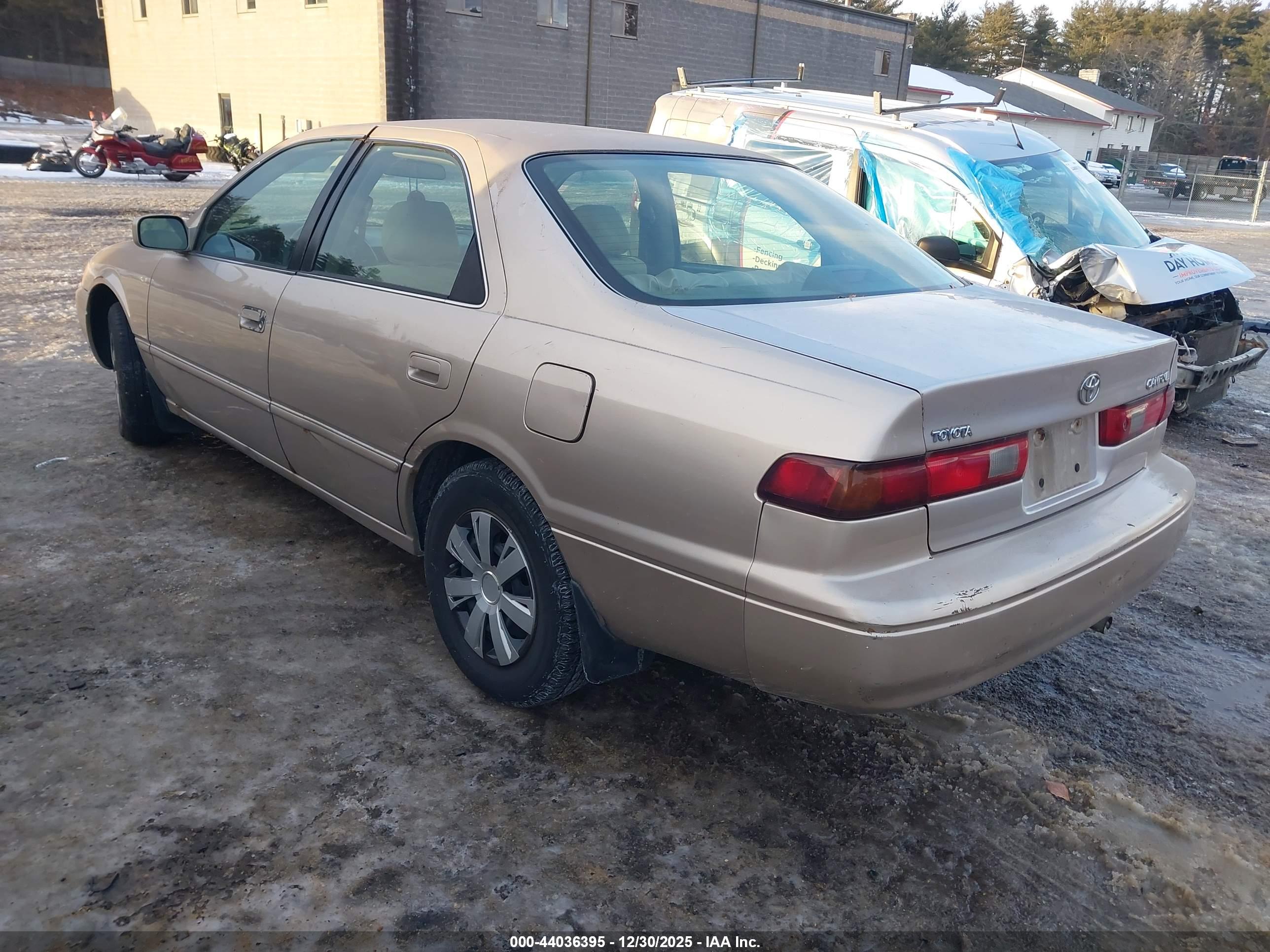 TOYOTA CAMRY image 3