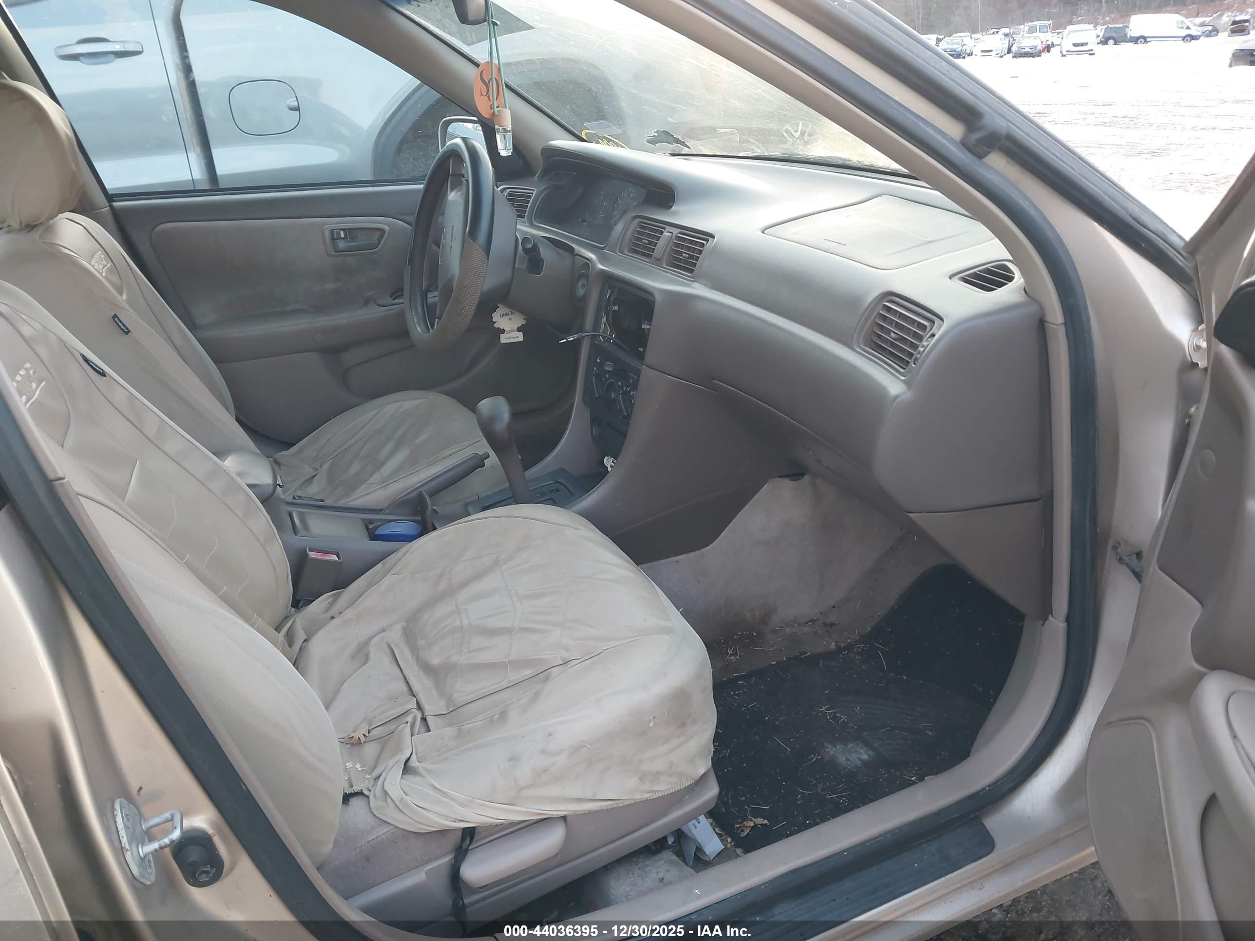 TOYOTA CAMRY image 5
