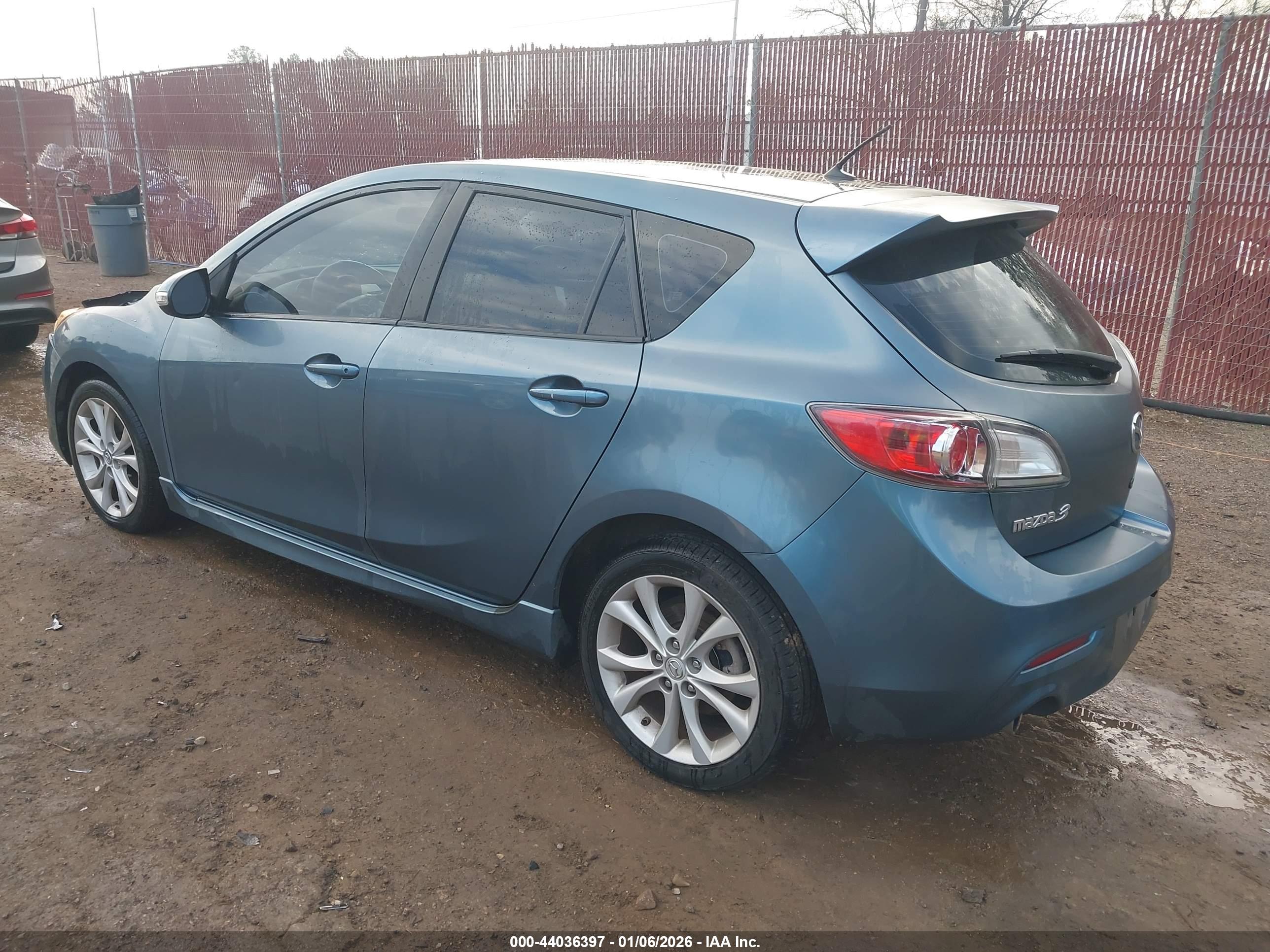 MAZDA MAZDA3 image 3