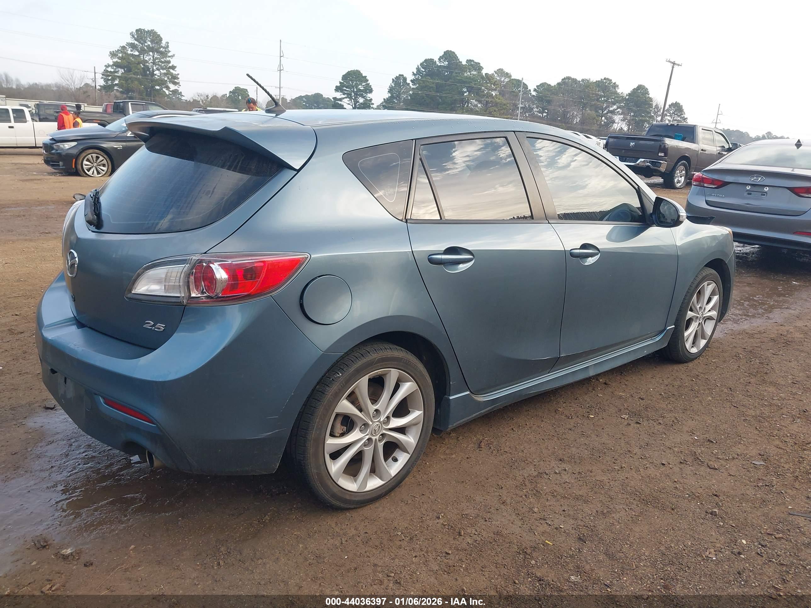 MAZDA MAZDA3 image 4