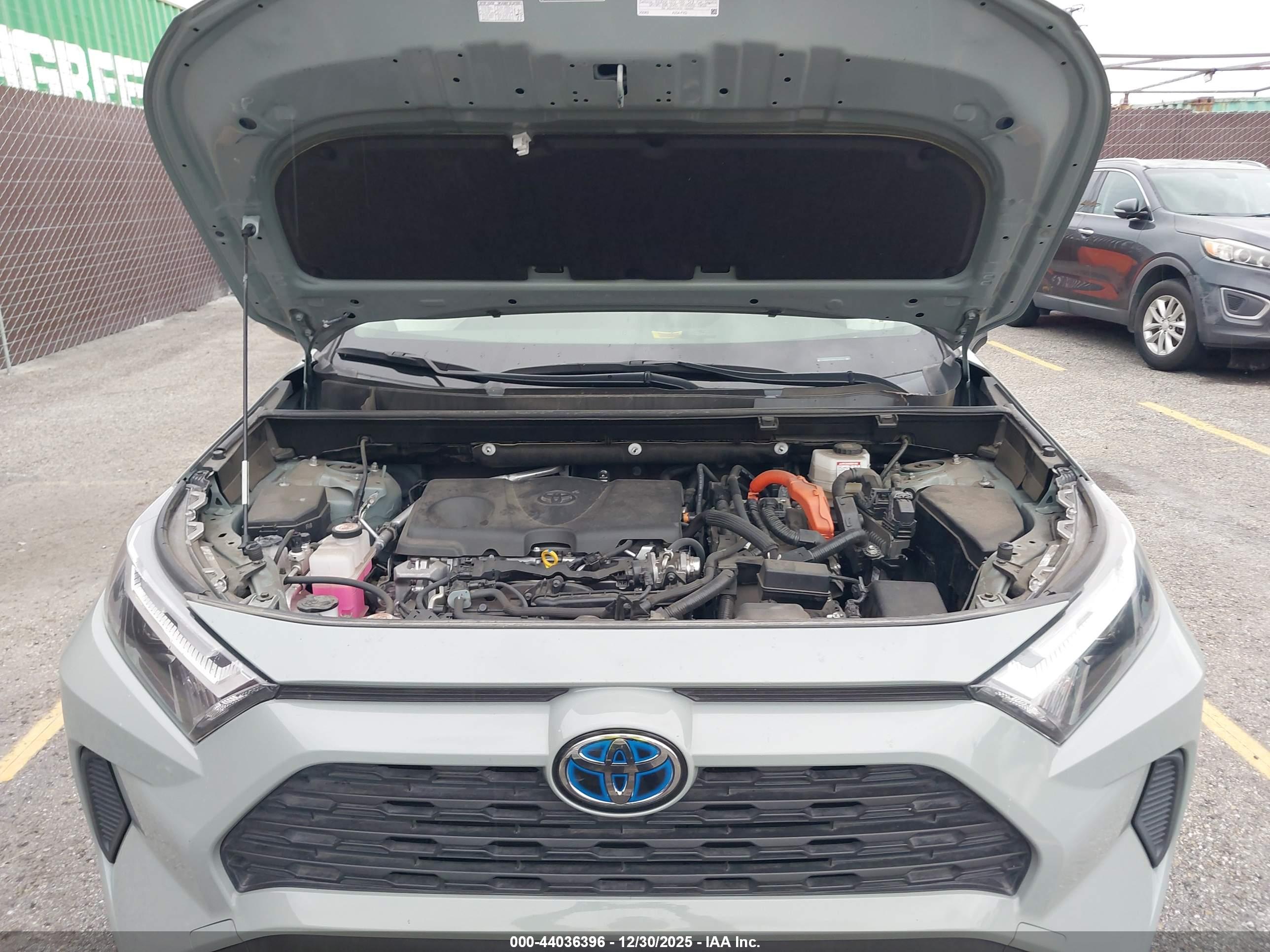 TOYOTA RAV4 image 10
