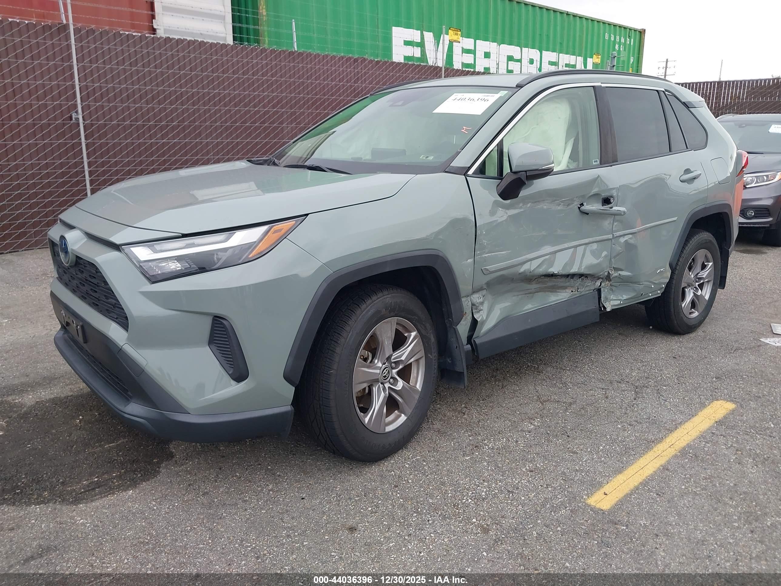 TOYOTA RAV4 image 2