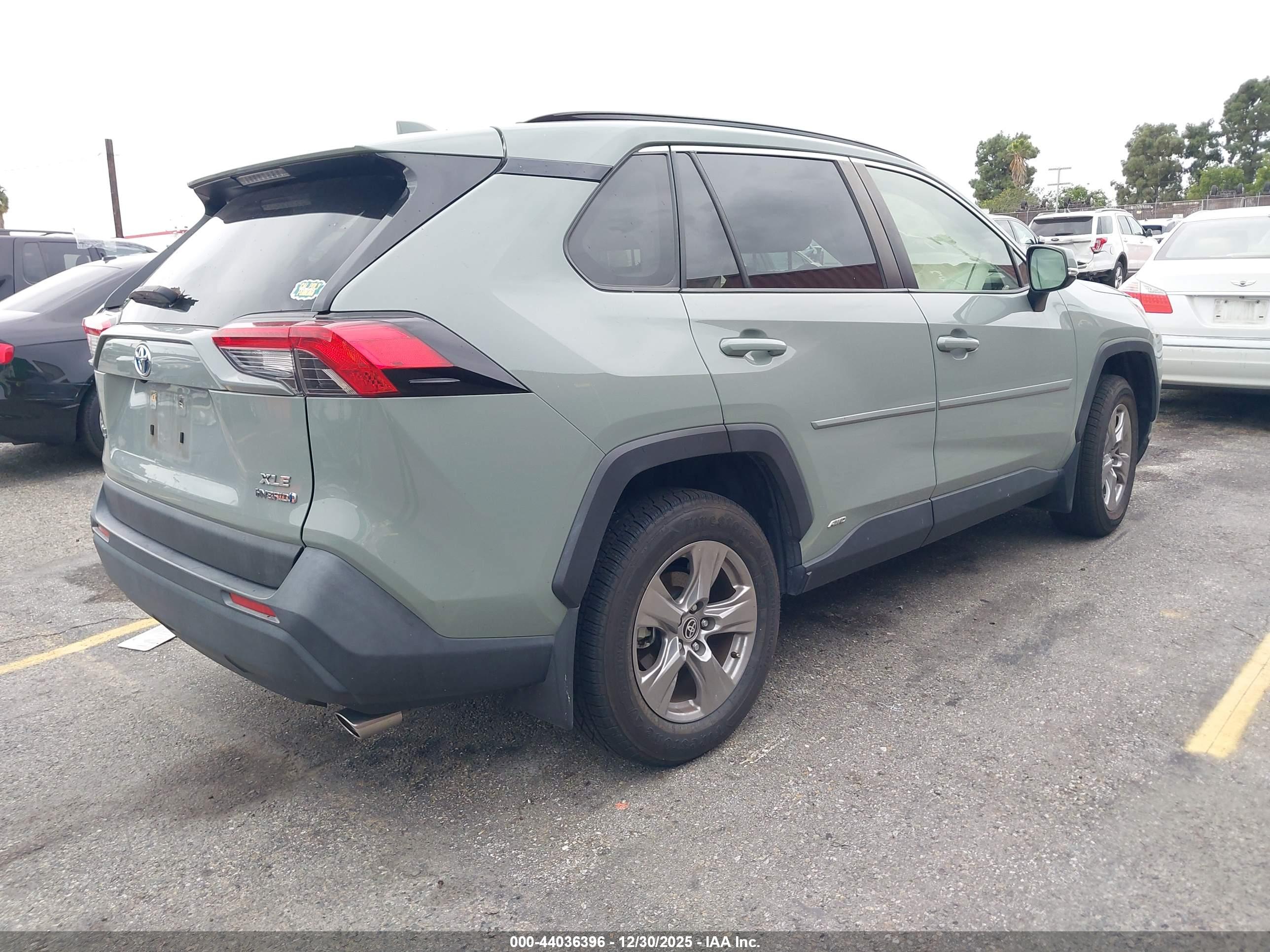 TOYOTA RAV4 image 4
