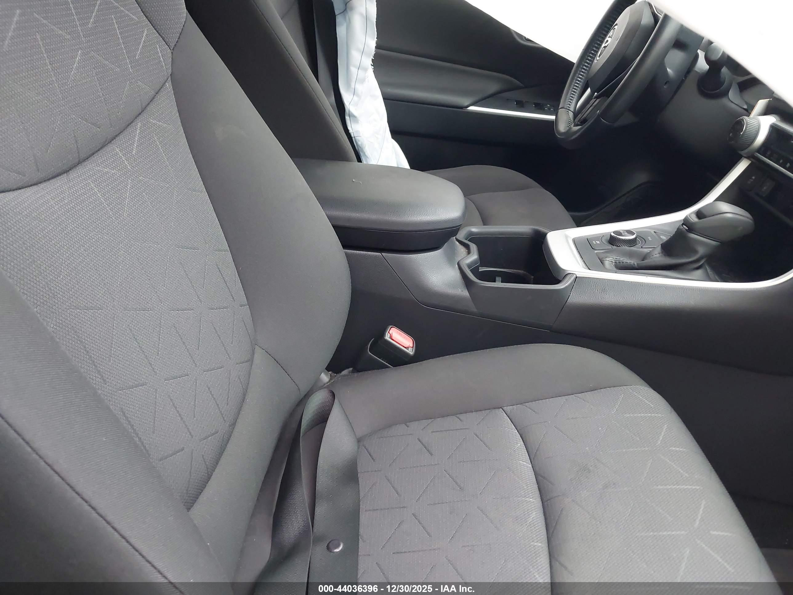 TOYOTA RAV4 image 5