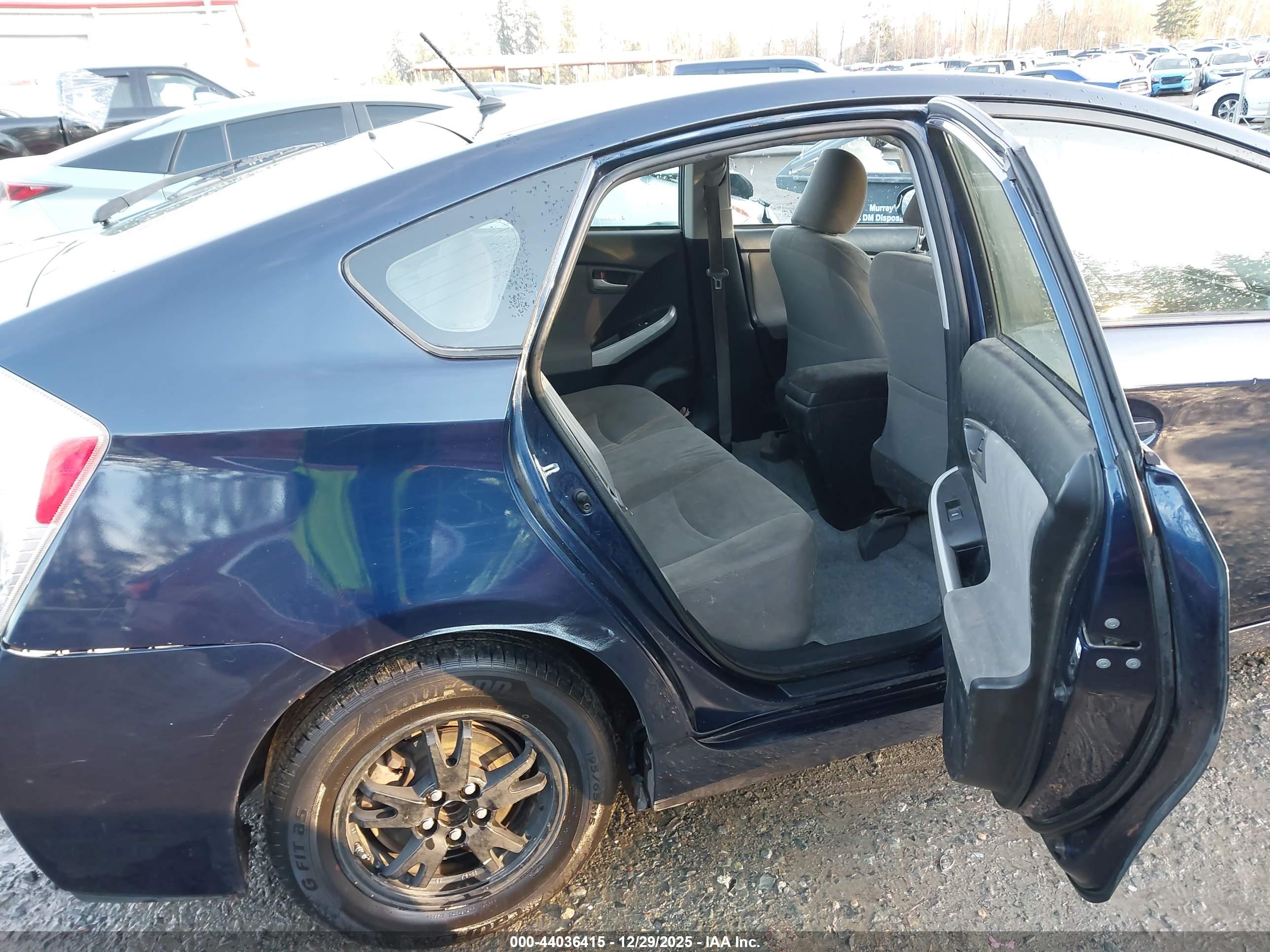 TOYOTA PRIUS image 8