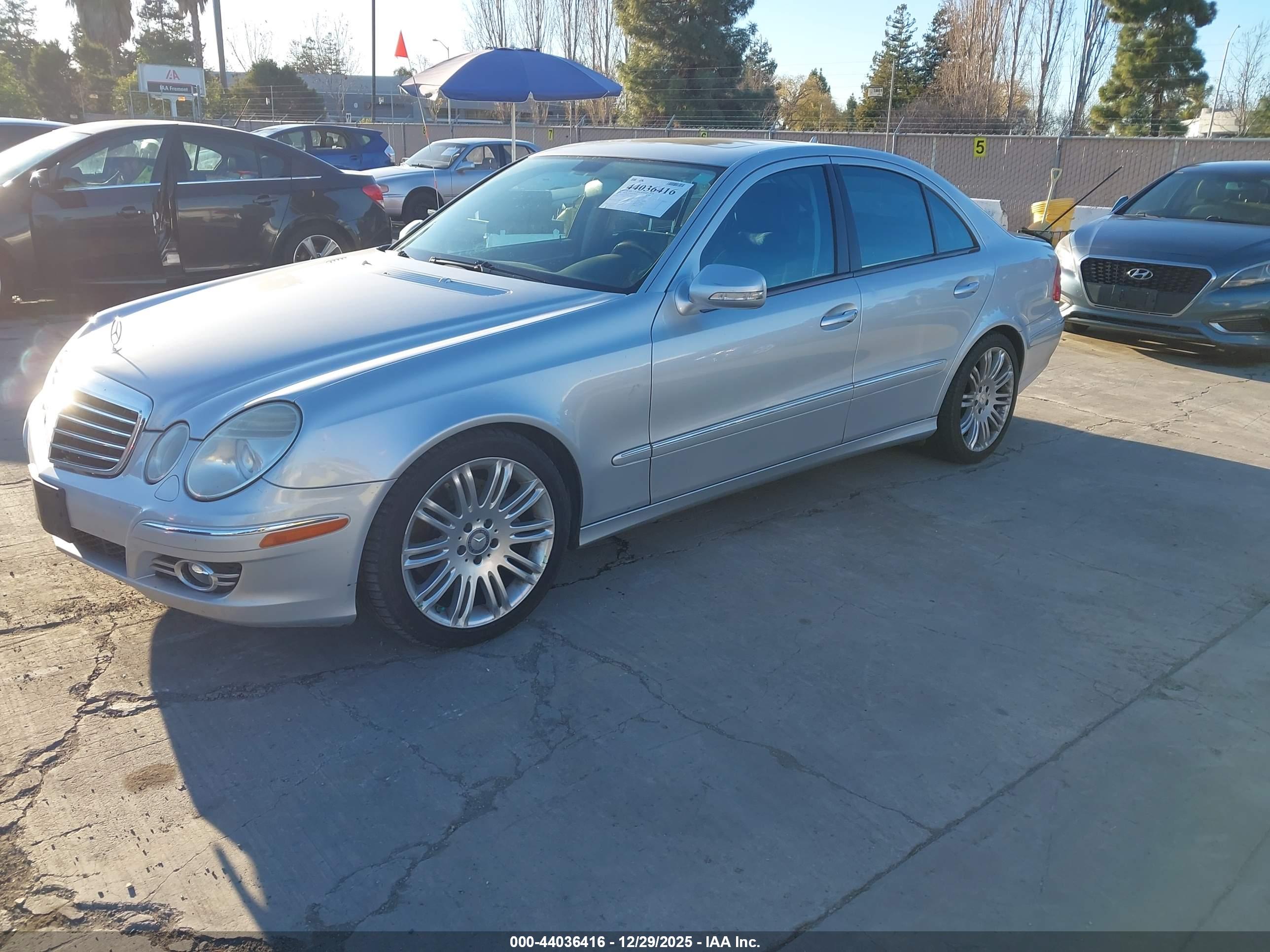 MERCEDES-BENZ E image 2