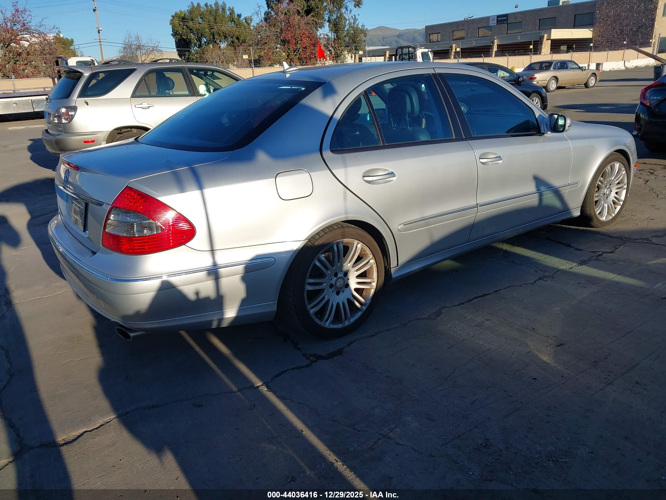 MERCEDES-BENZ E image 4