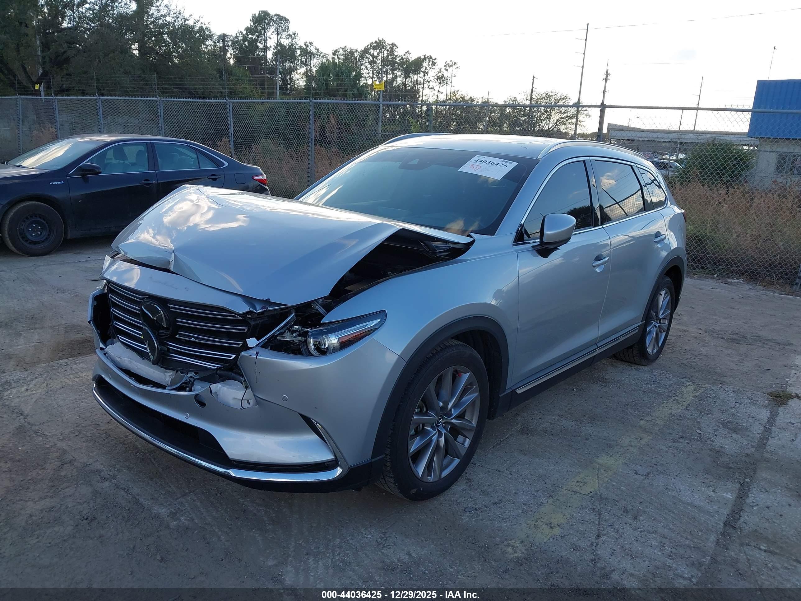 MAZDA CX-9 image 2