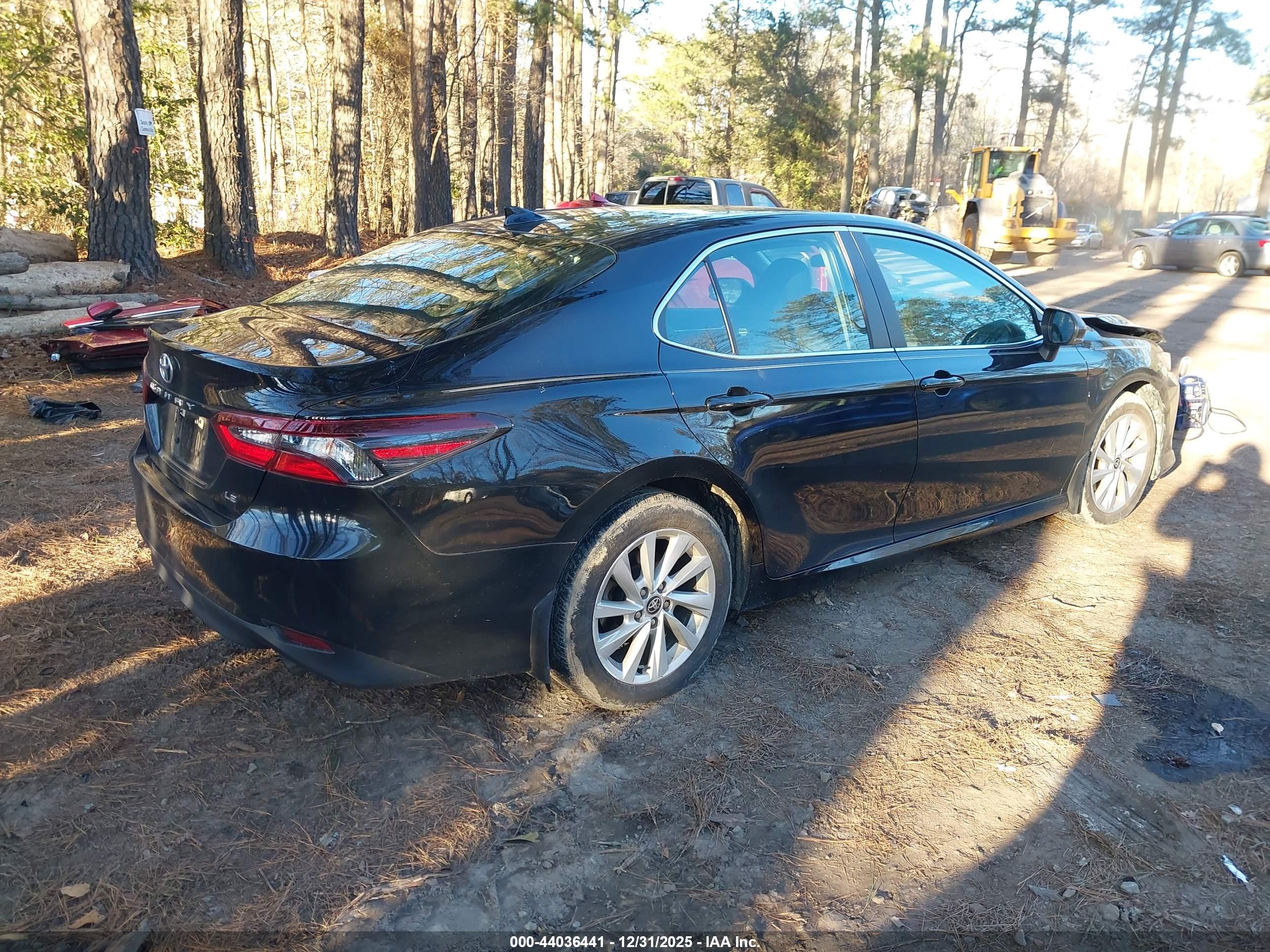 TOYOTA CAMRY image 4