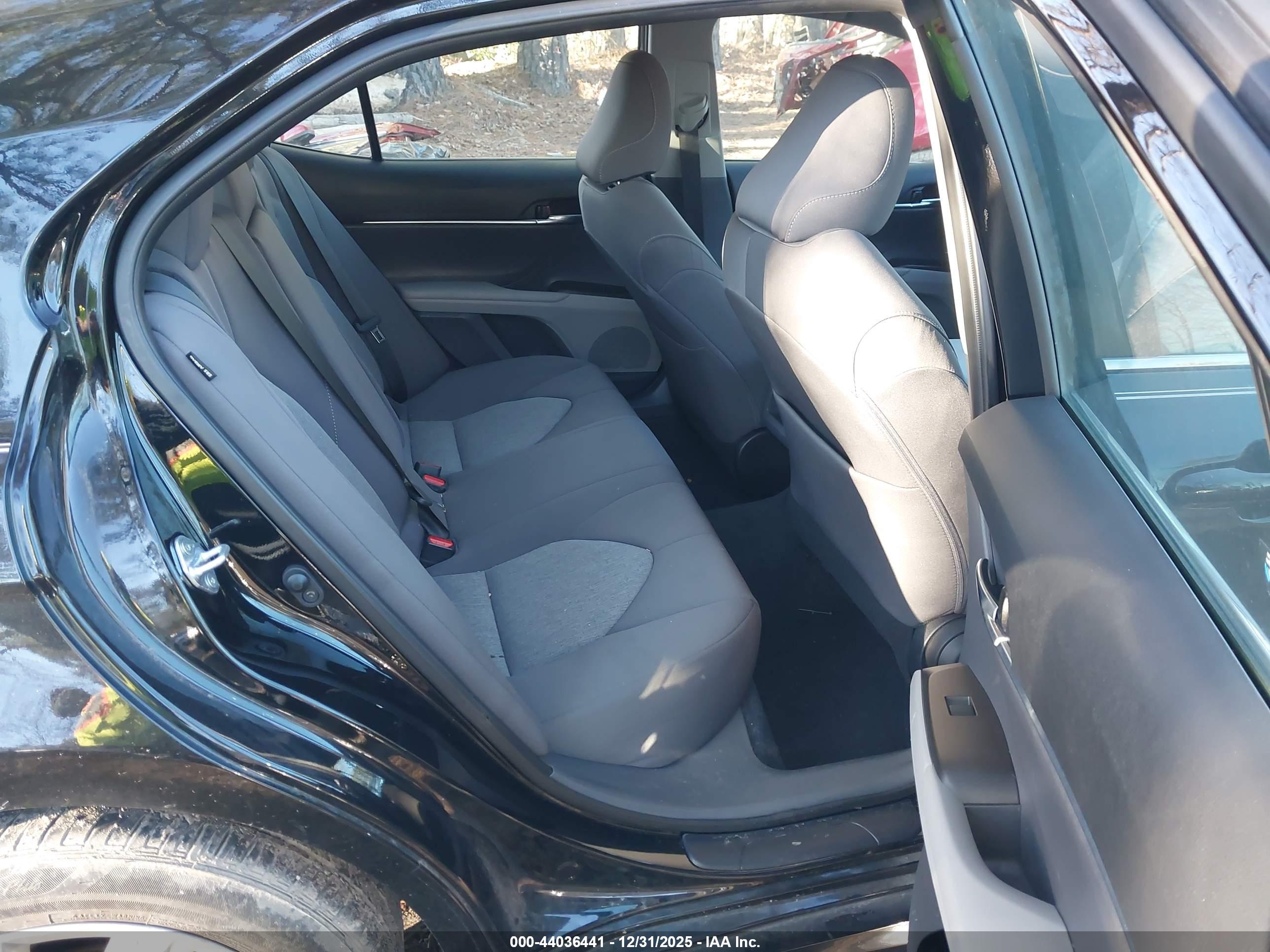 TOYOTA CAMRY image 8