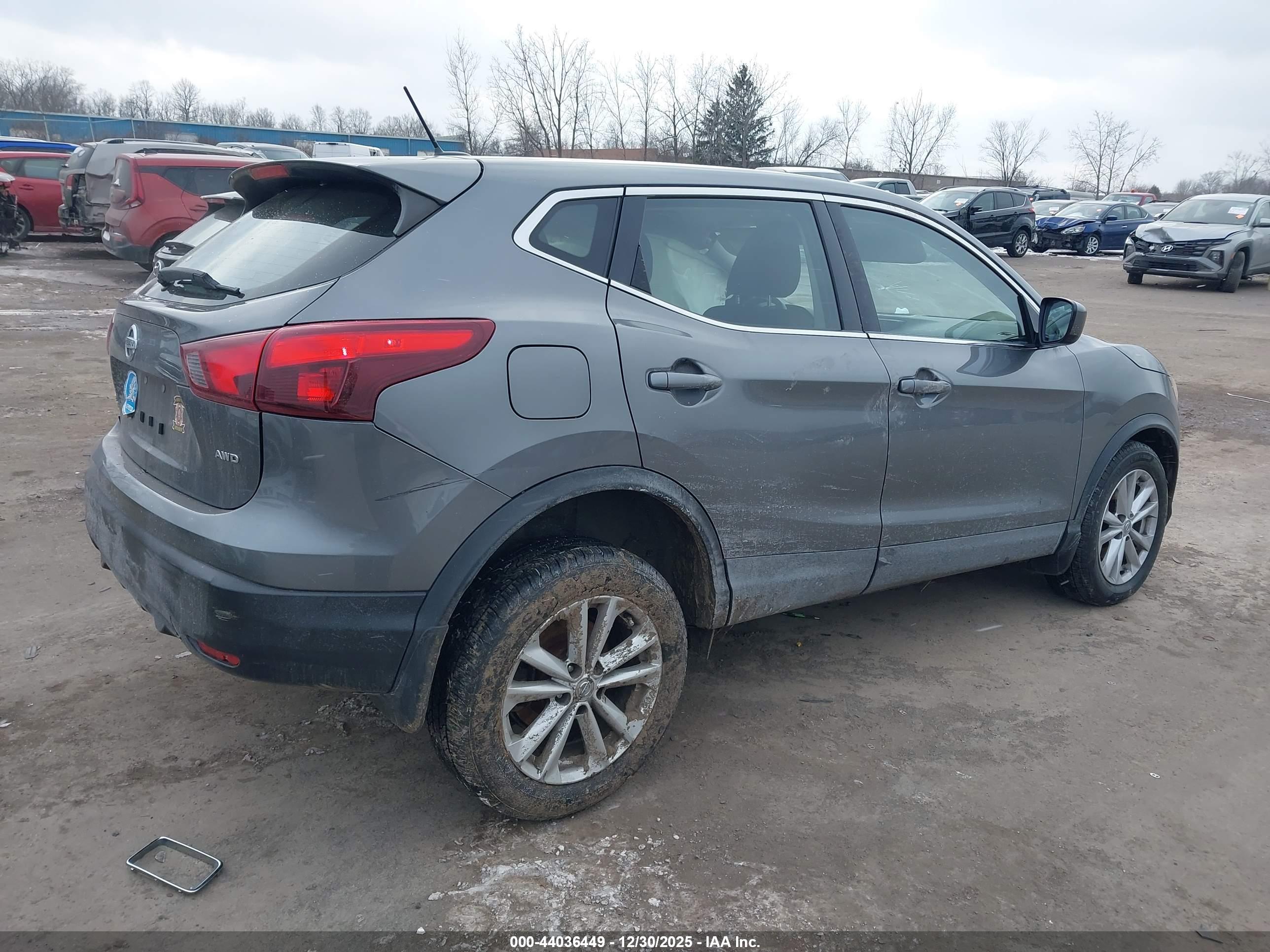 NISSAN ROGUE image 4