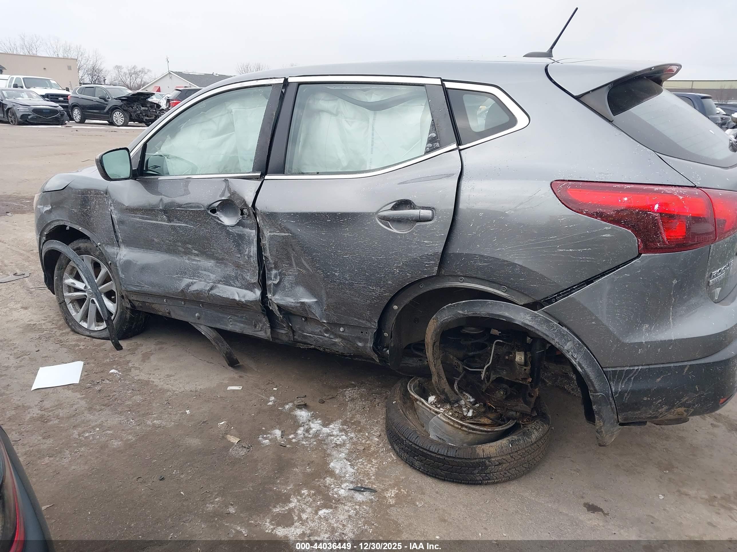 NISSAN ROGUE image 6