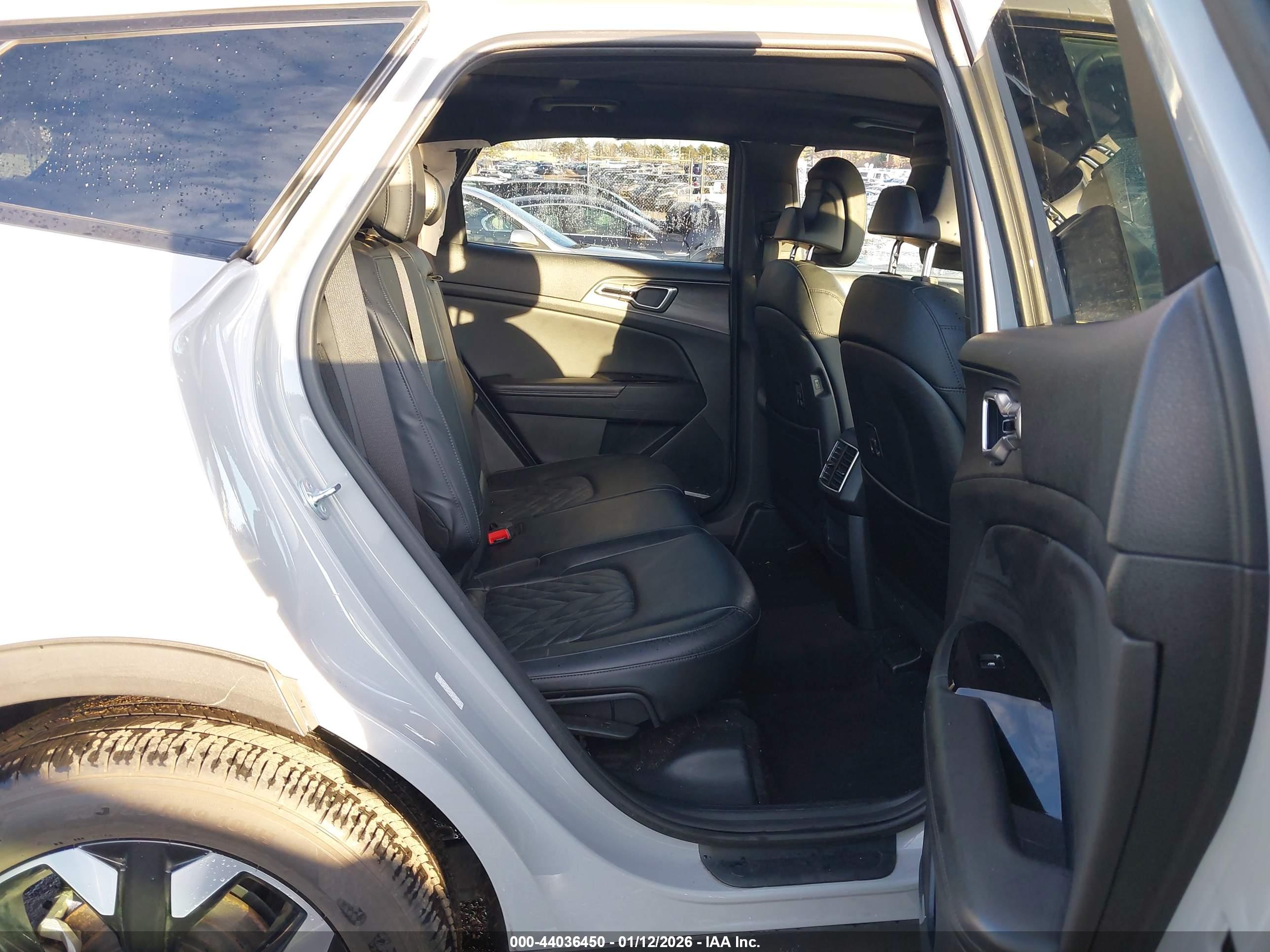 KIA SPORTAGE image 8