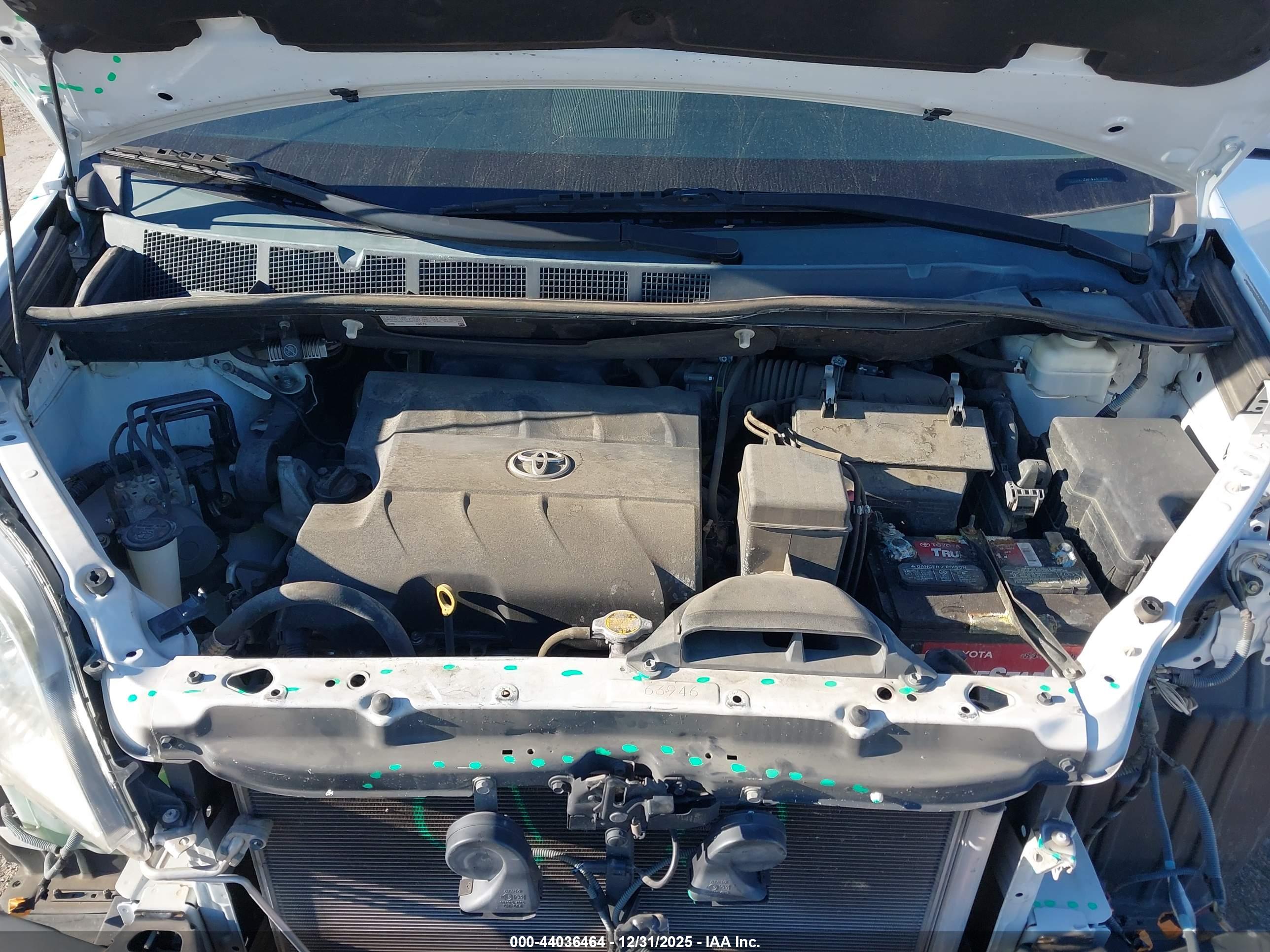 TOYOTA SIENNA image 10