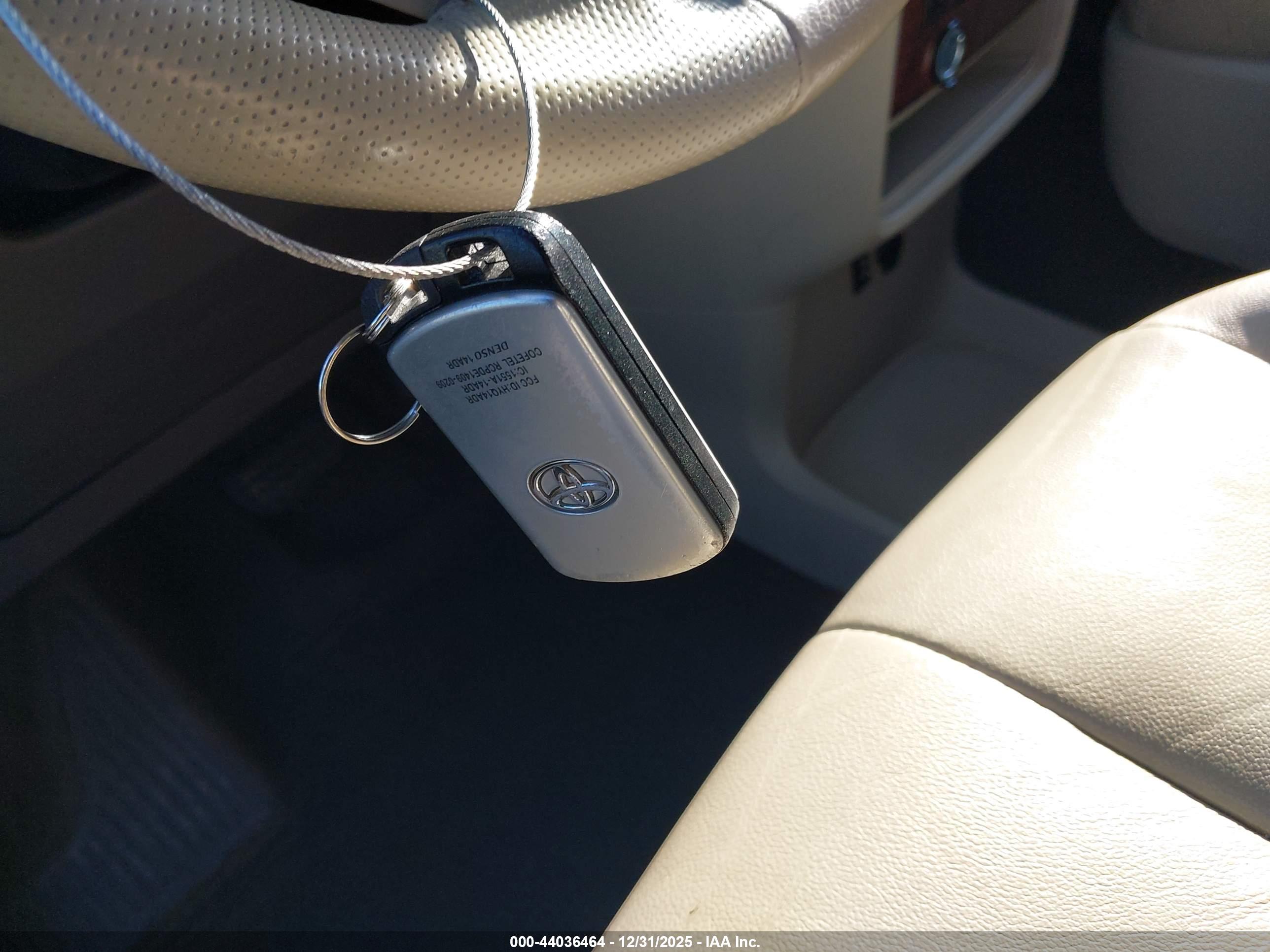 TOYOTA SIENNA image 11