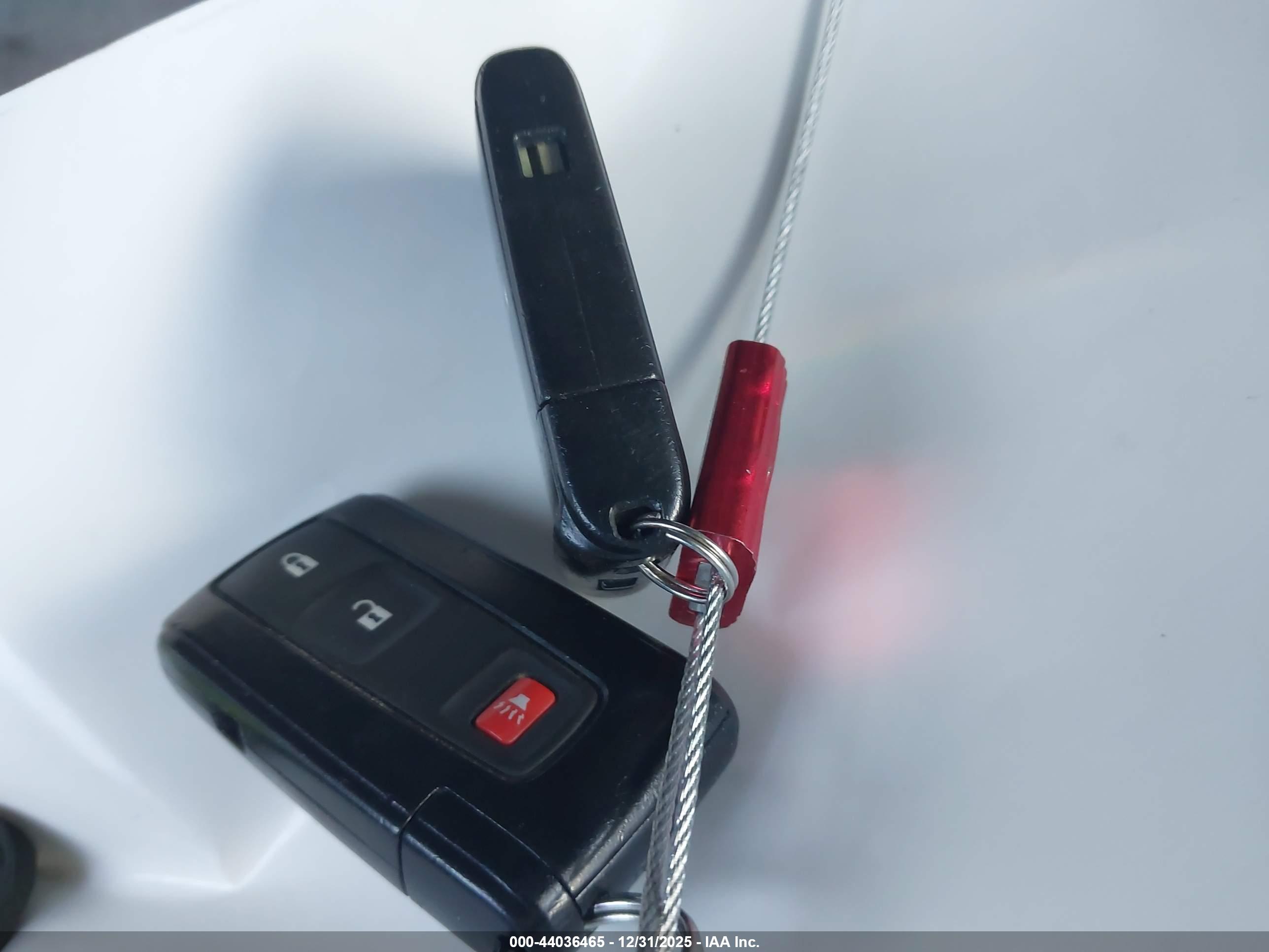 TOYOTA PRIUS image 11