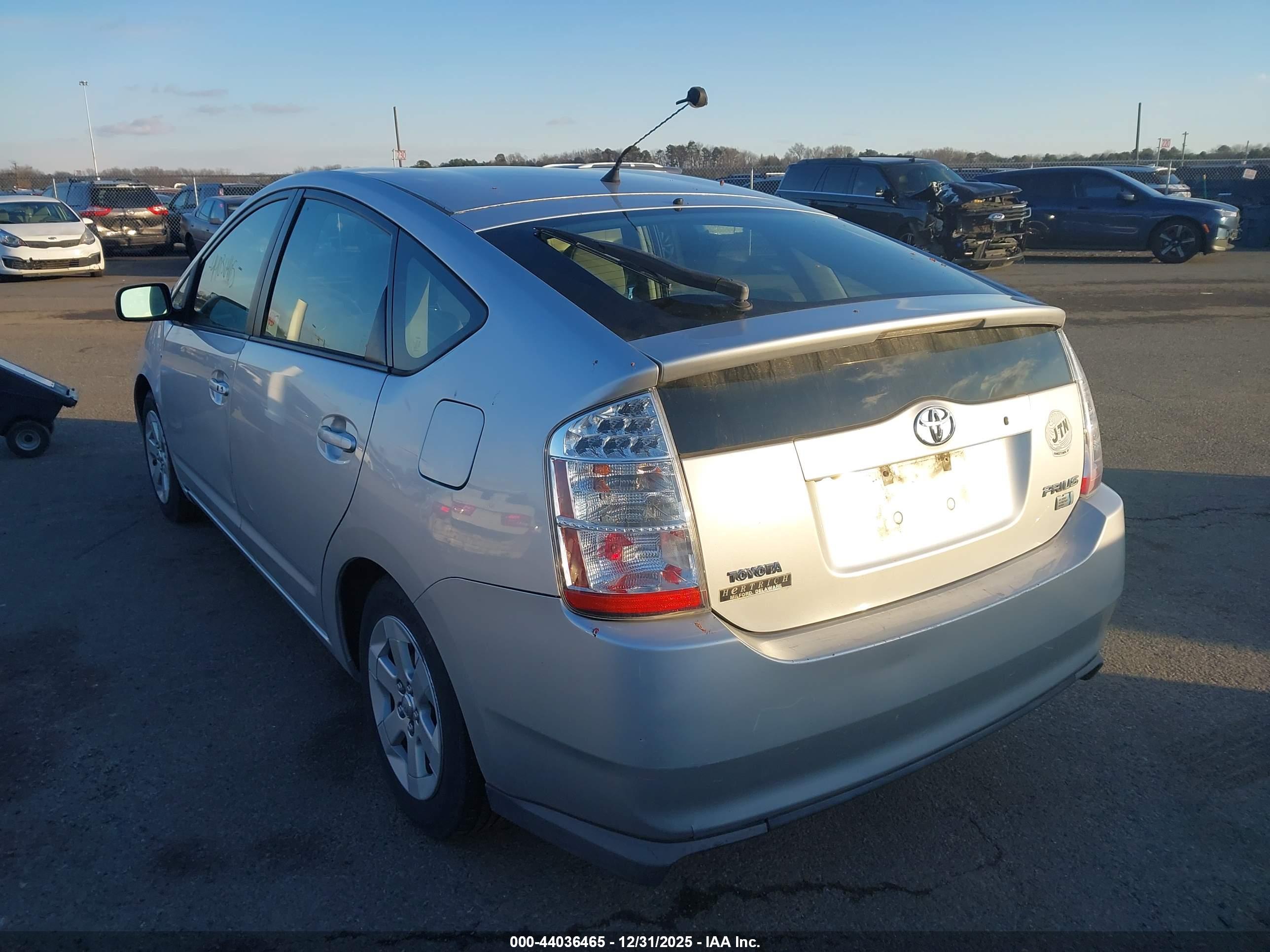 TOYOTA PRIUS image 3