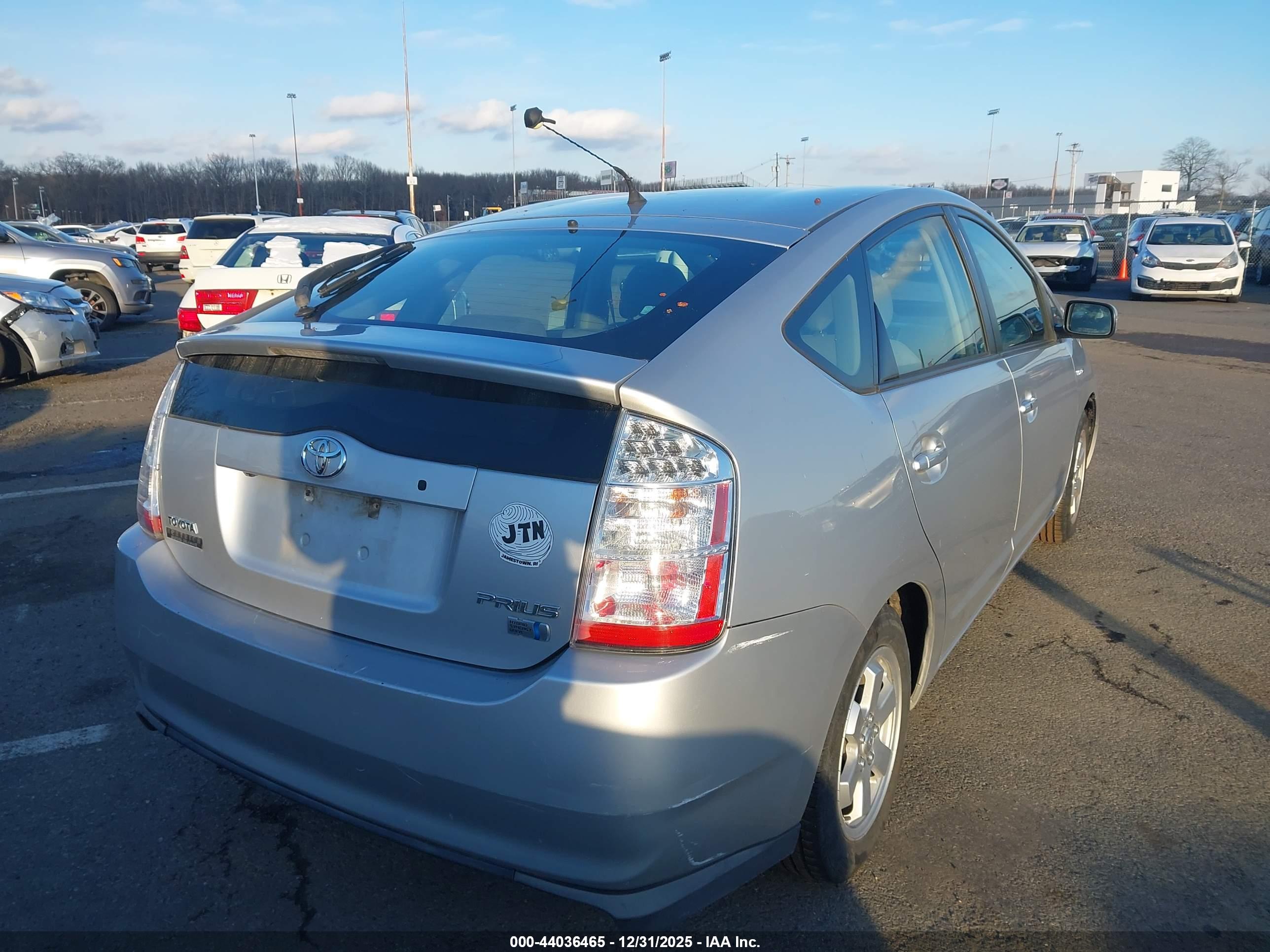 TOYOTA PRIUS image 4