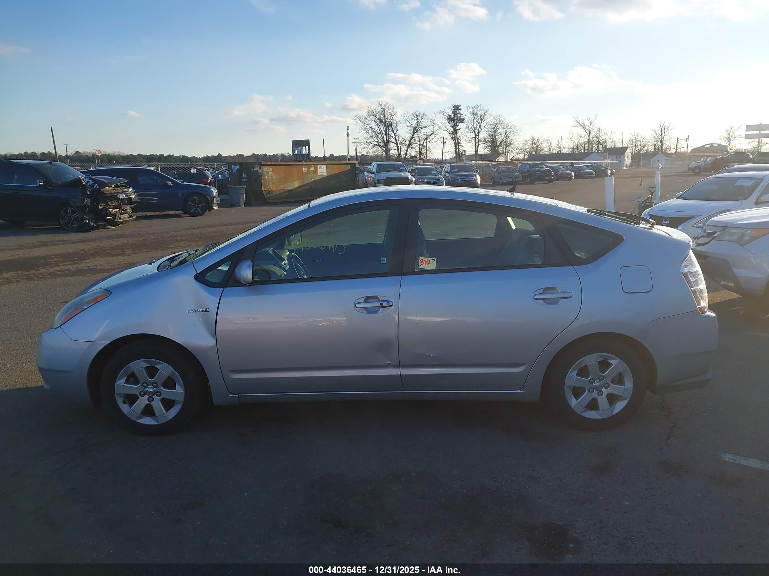 TOYOTA PRIUS image 6