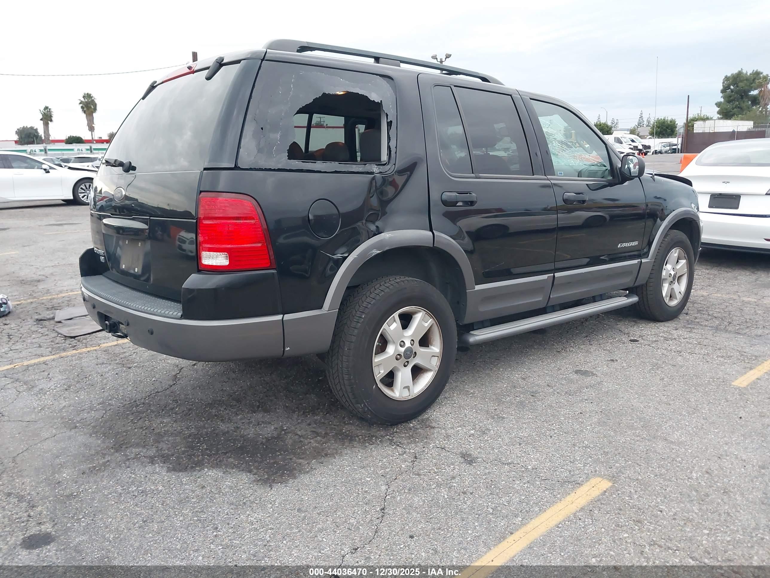 FORD EXPLORER image 4