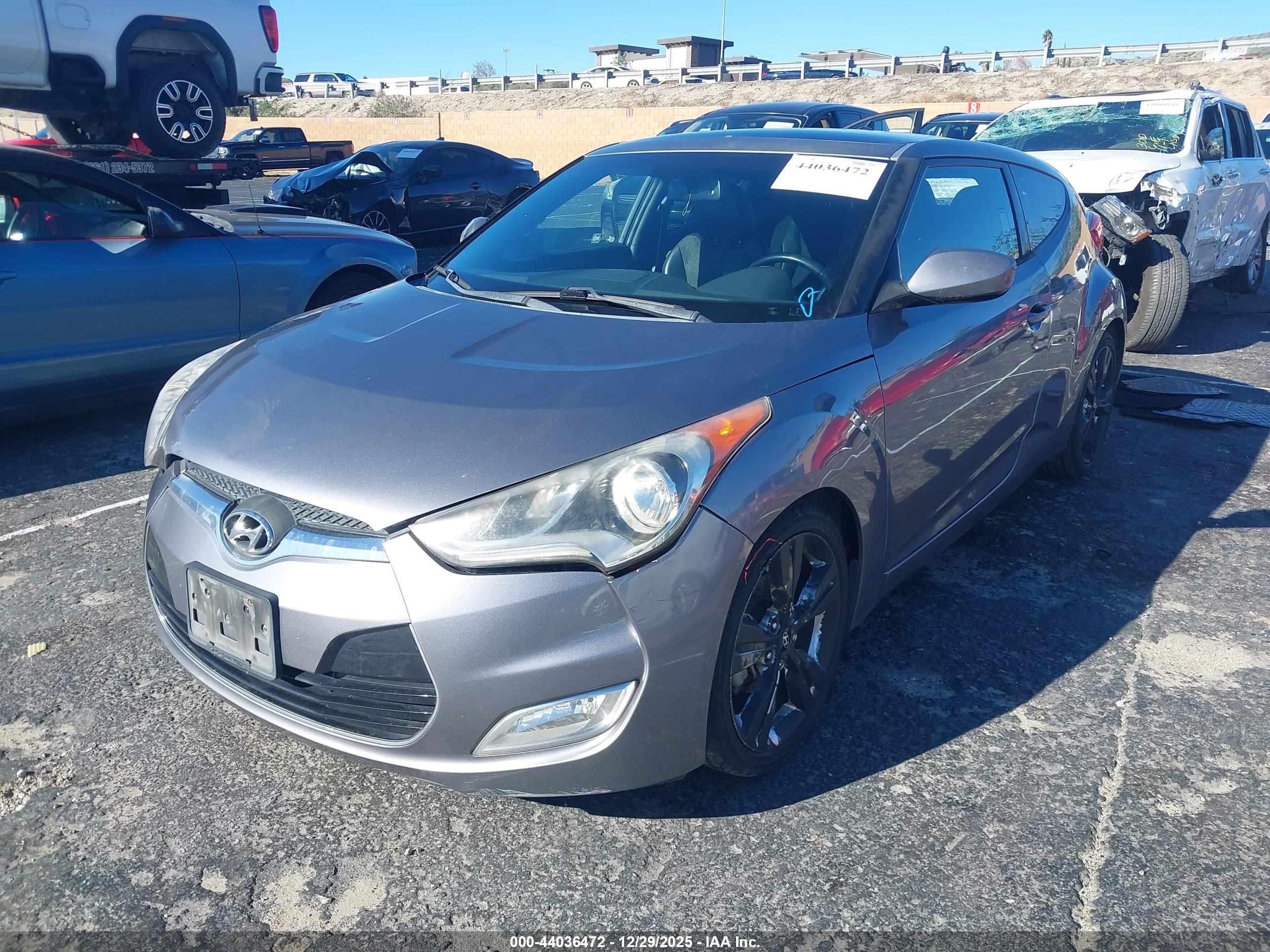 HYUNDAI VELOSTER image 2