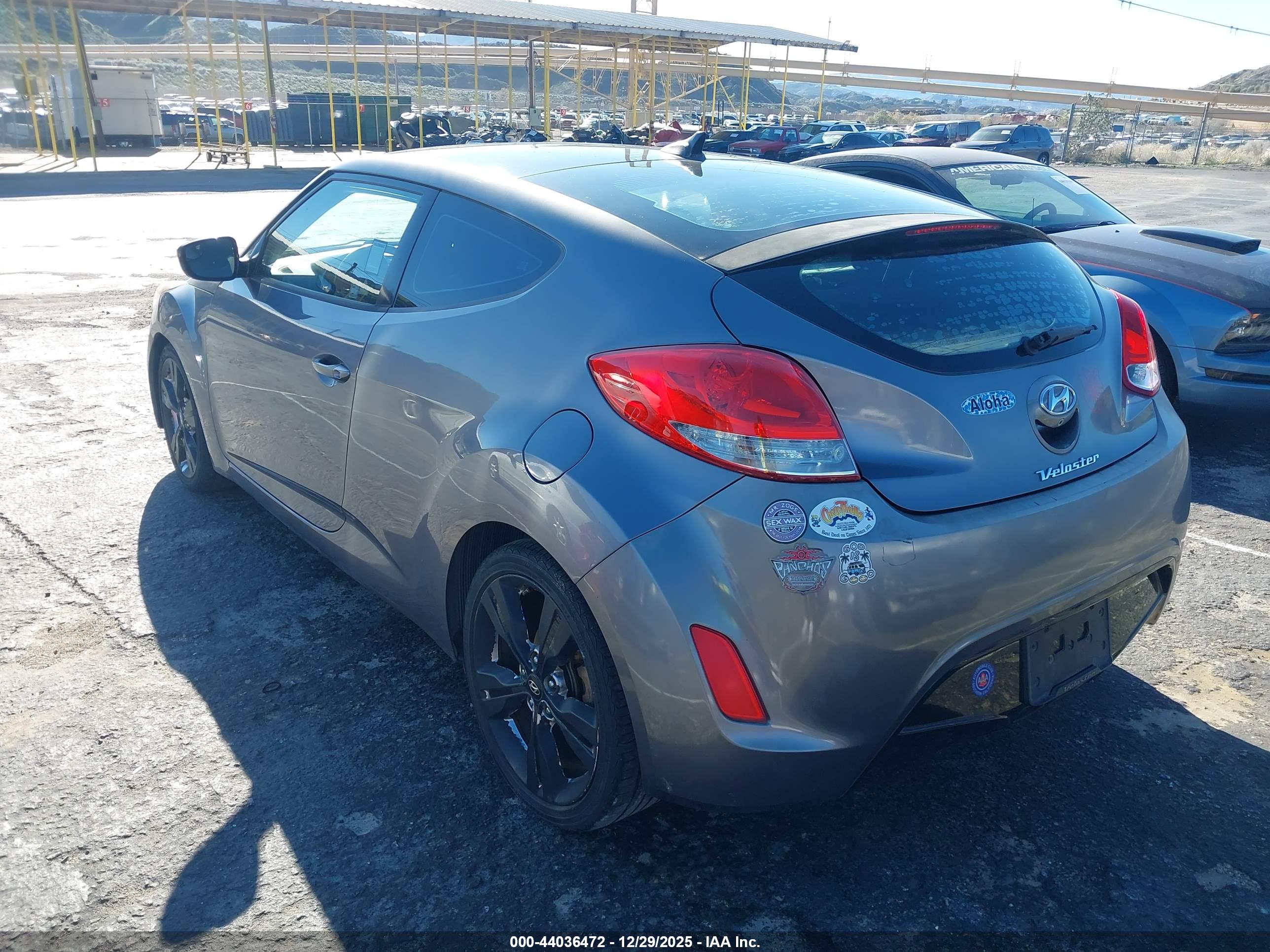 HYUNDAI VELOSTER image 3