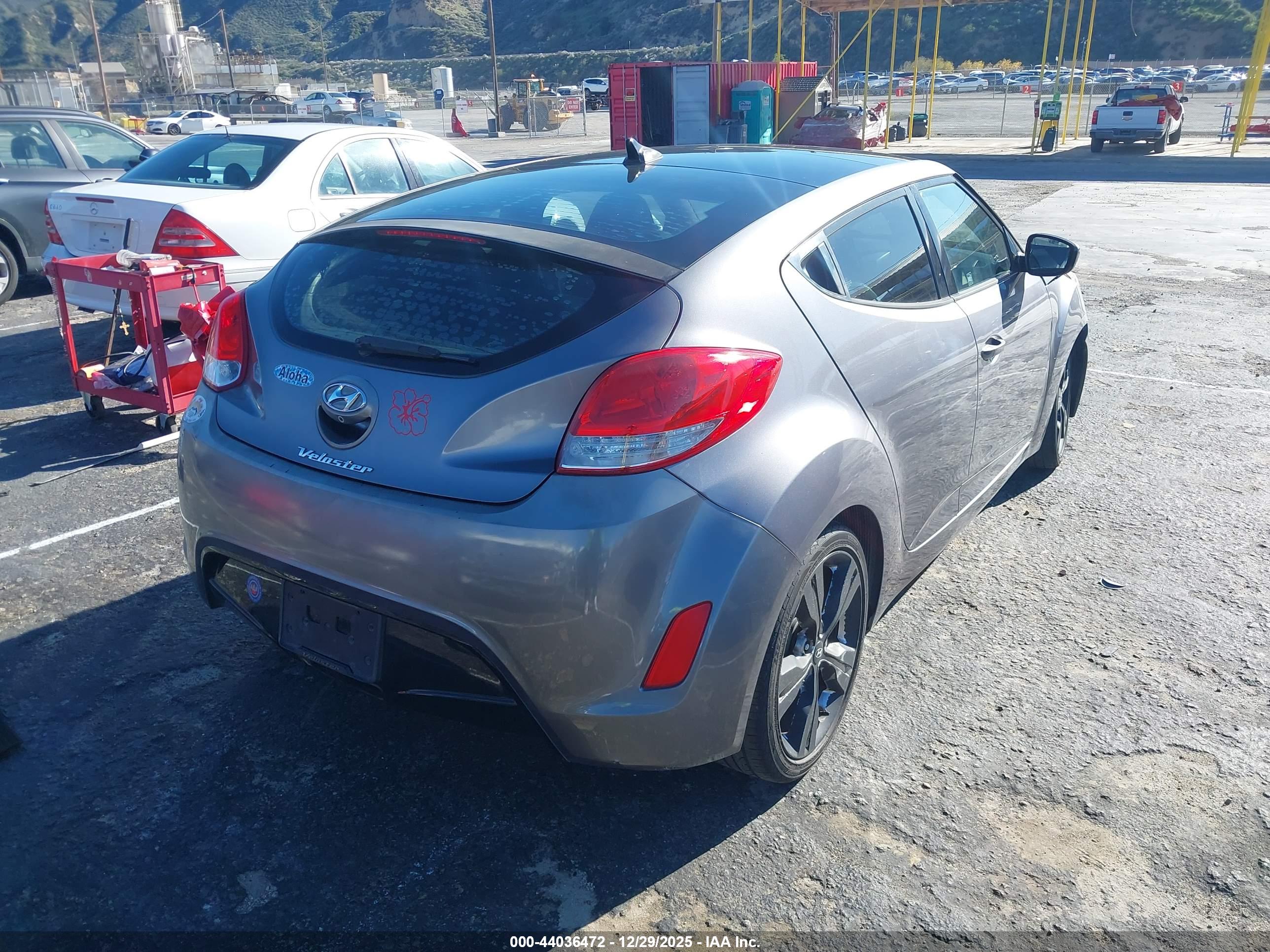 HYUNDAI VELOSTER image 4