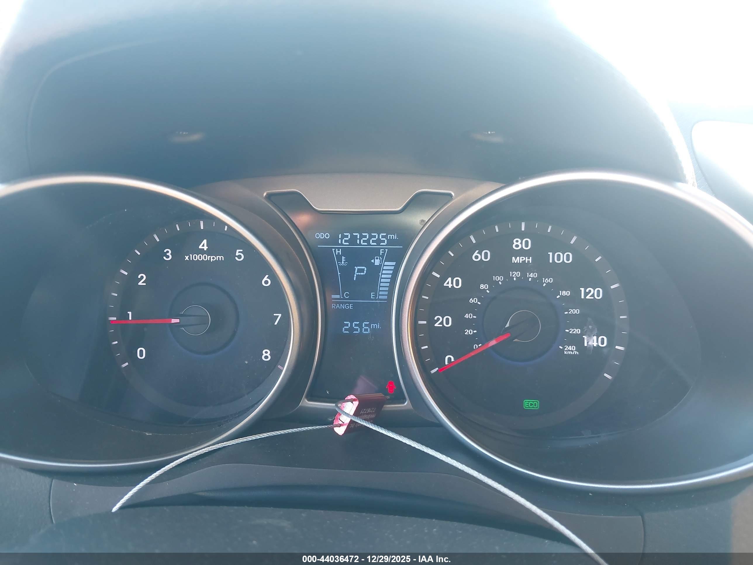 HYUNDAI VELOSTER image 7