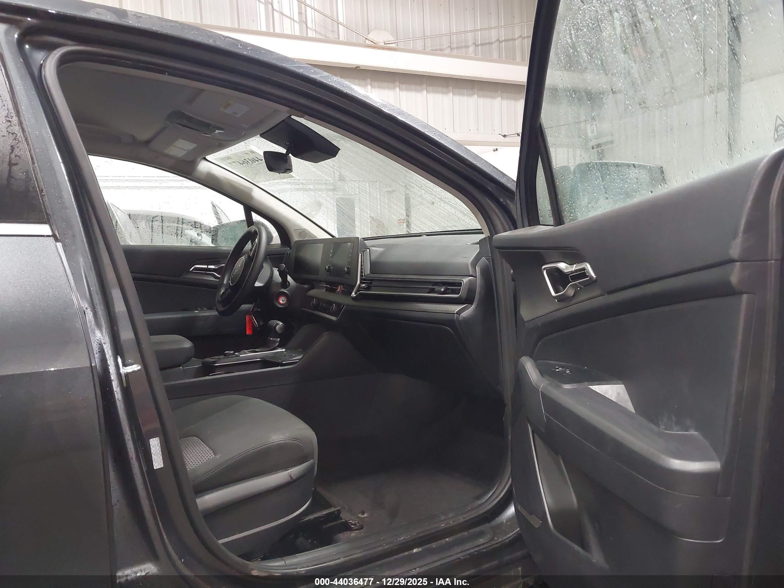 KIA SPORTAGE image 5