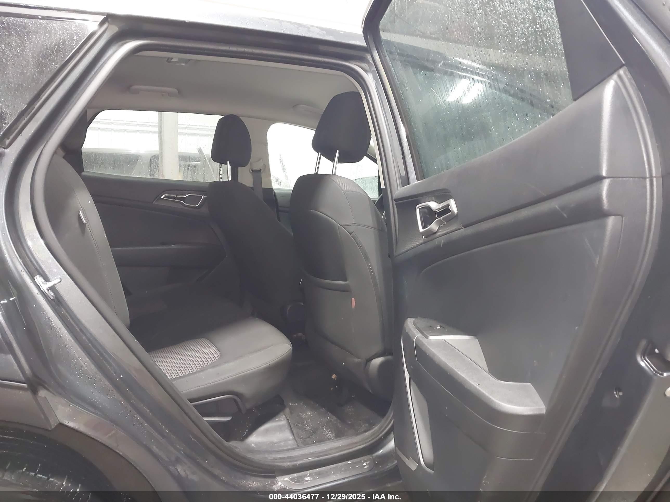 KIA SPORTAGE image 8