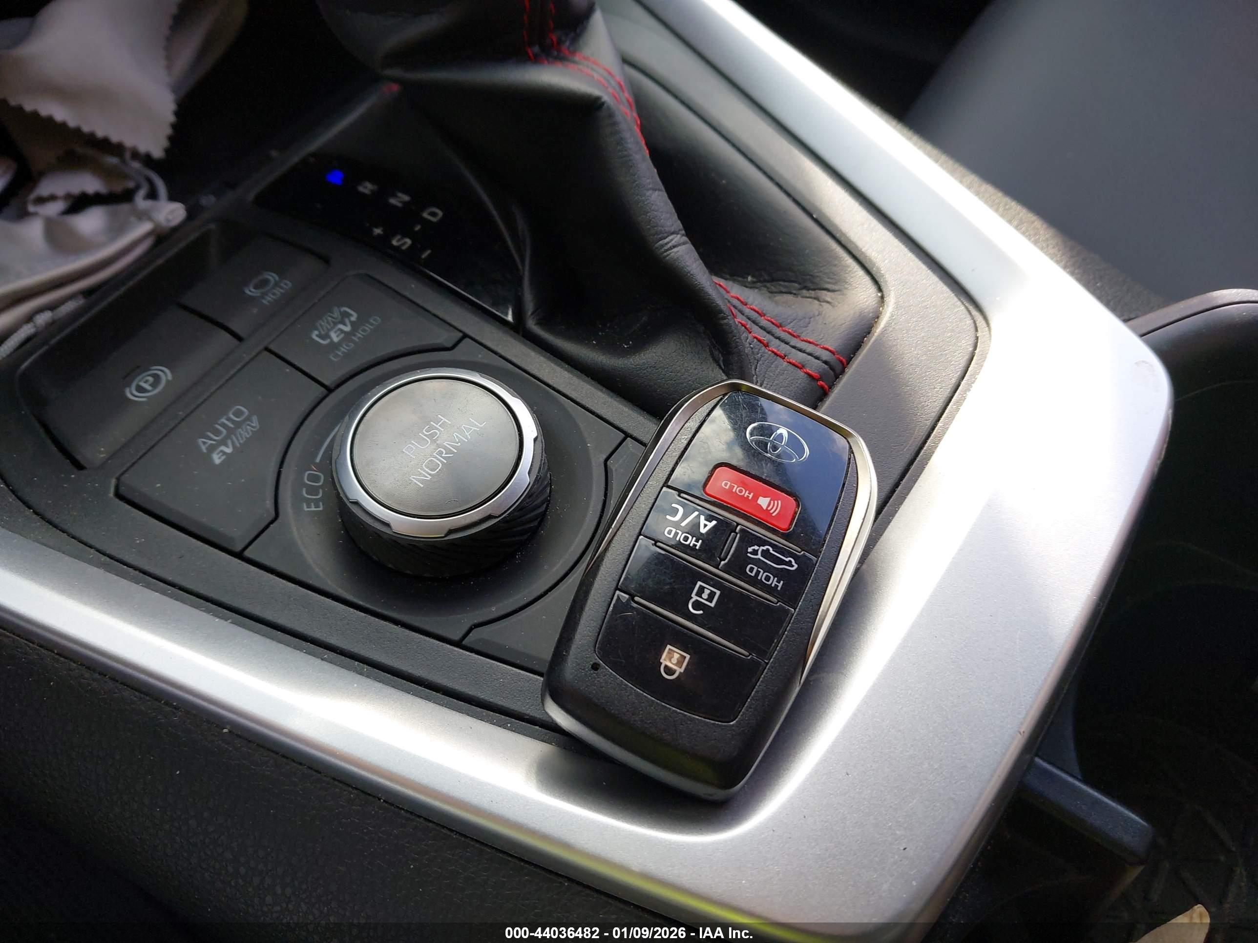 TOYOTA RAV4 image 11