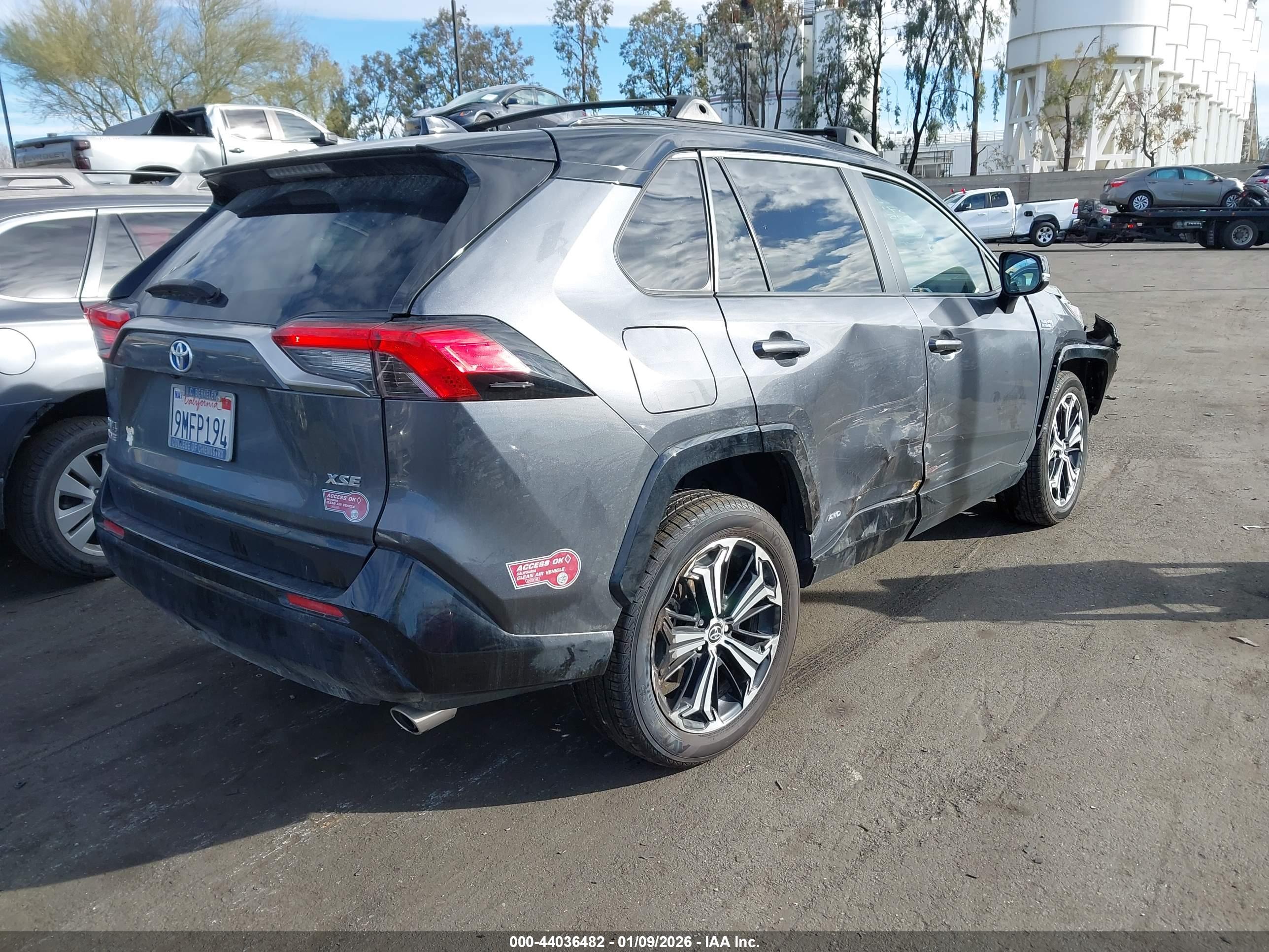 TOYOTA RAV4 image 4