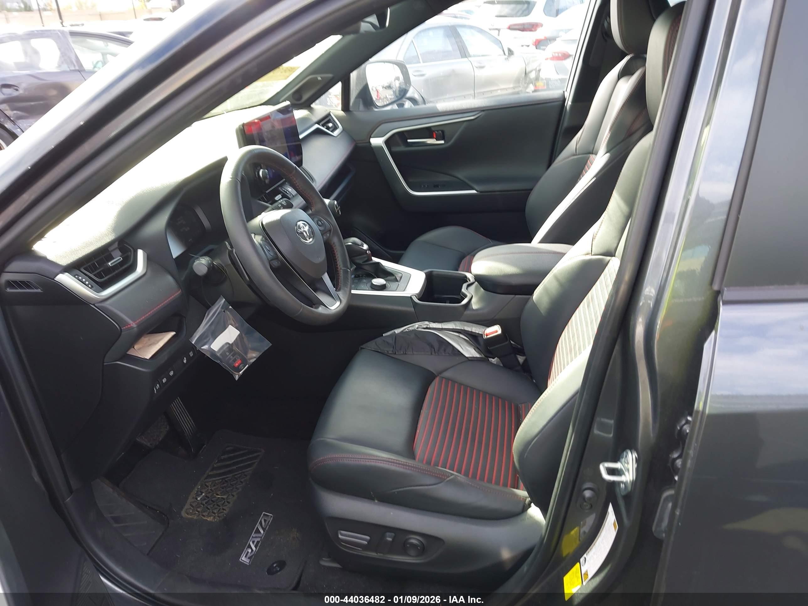 TOYOTA RAV4 image 5