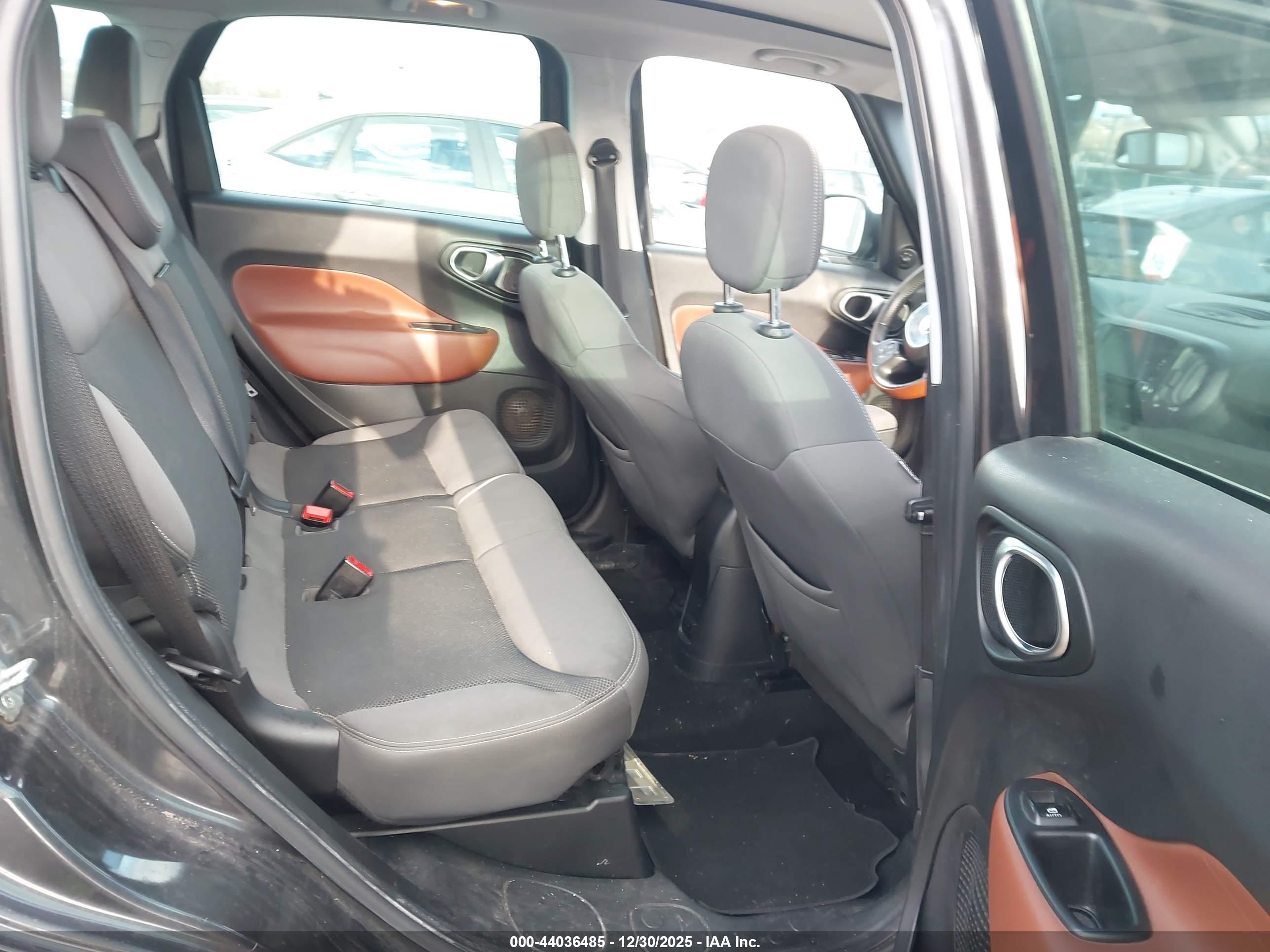 FIAT 500L image 8