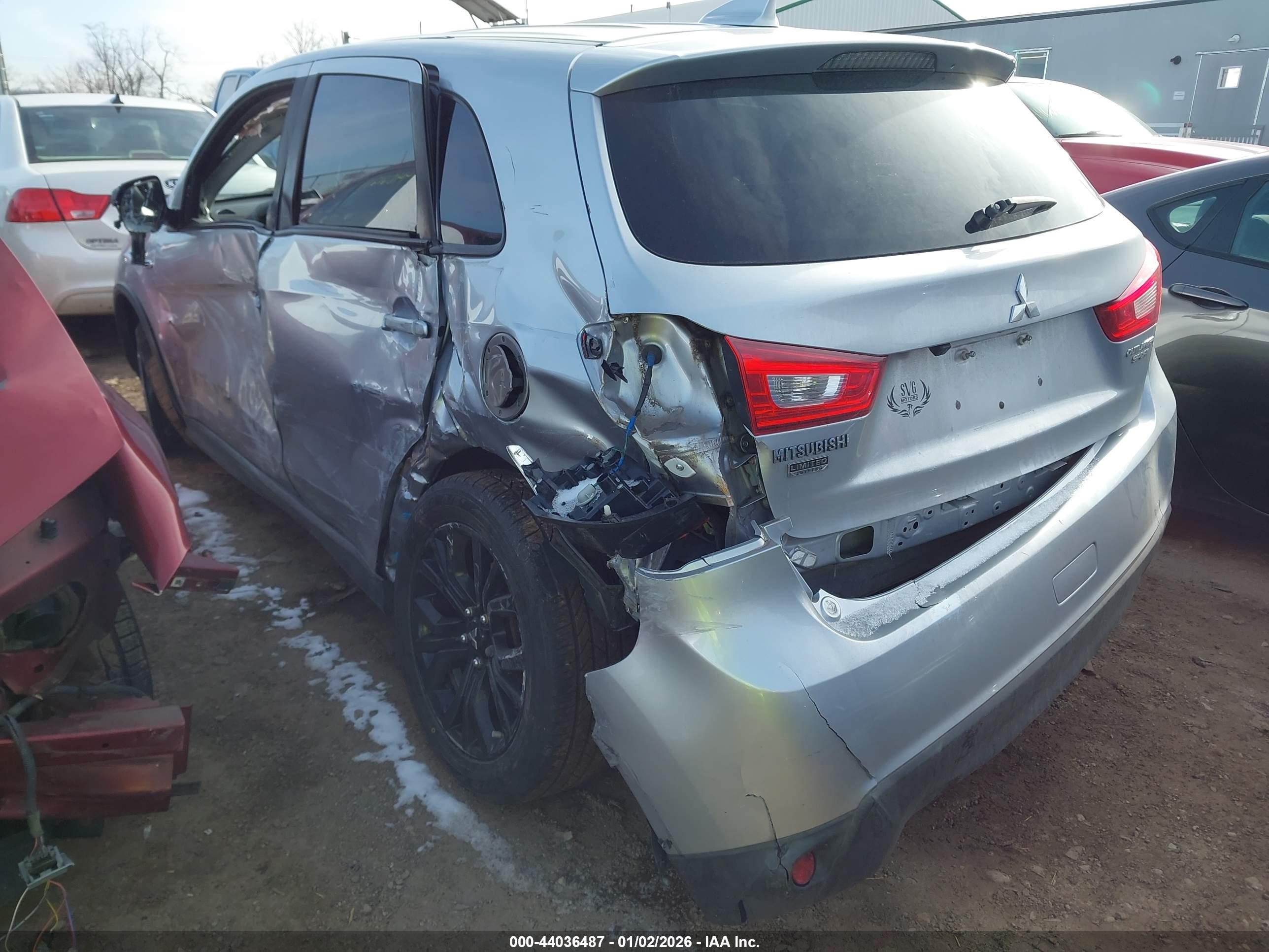 MITSUBISHI OUTLANDER image 3