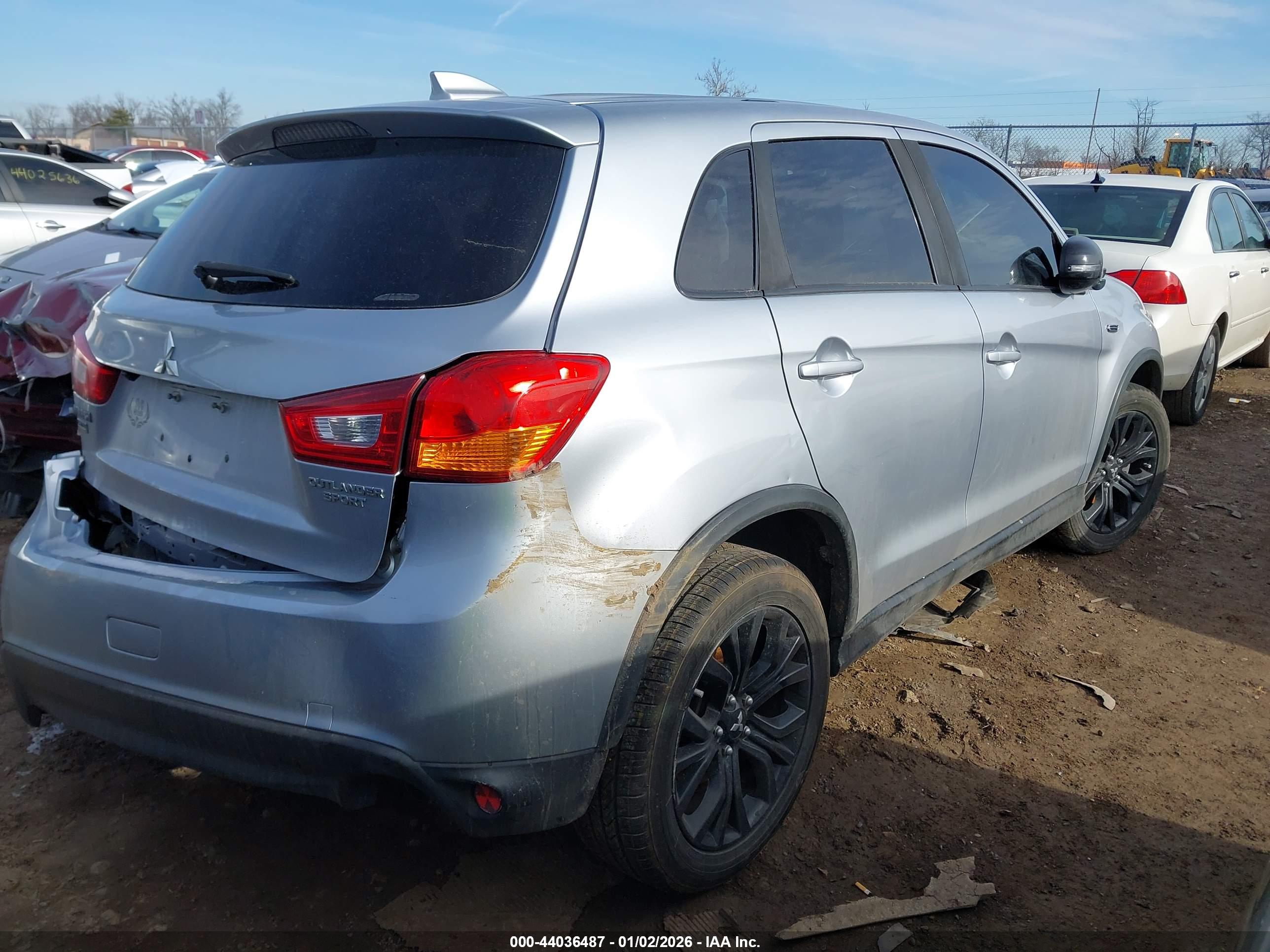 MITSUBISHI OUTLANDER image 4