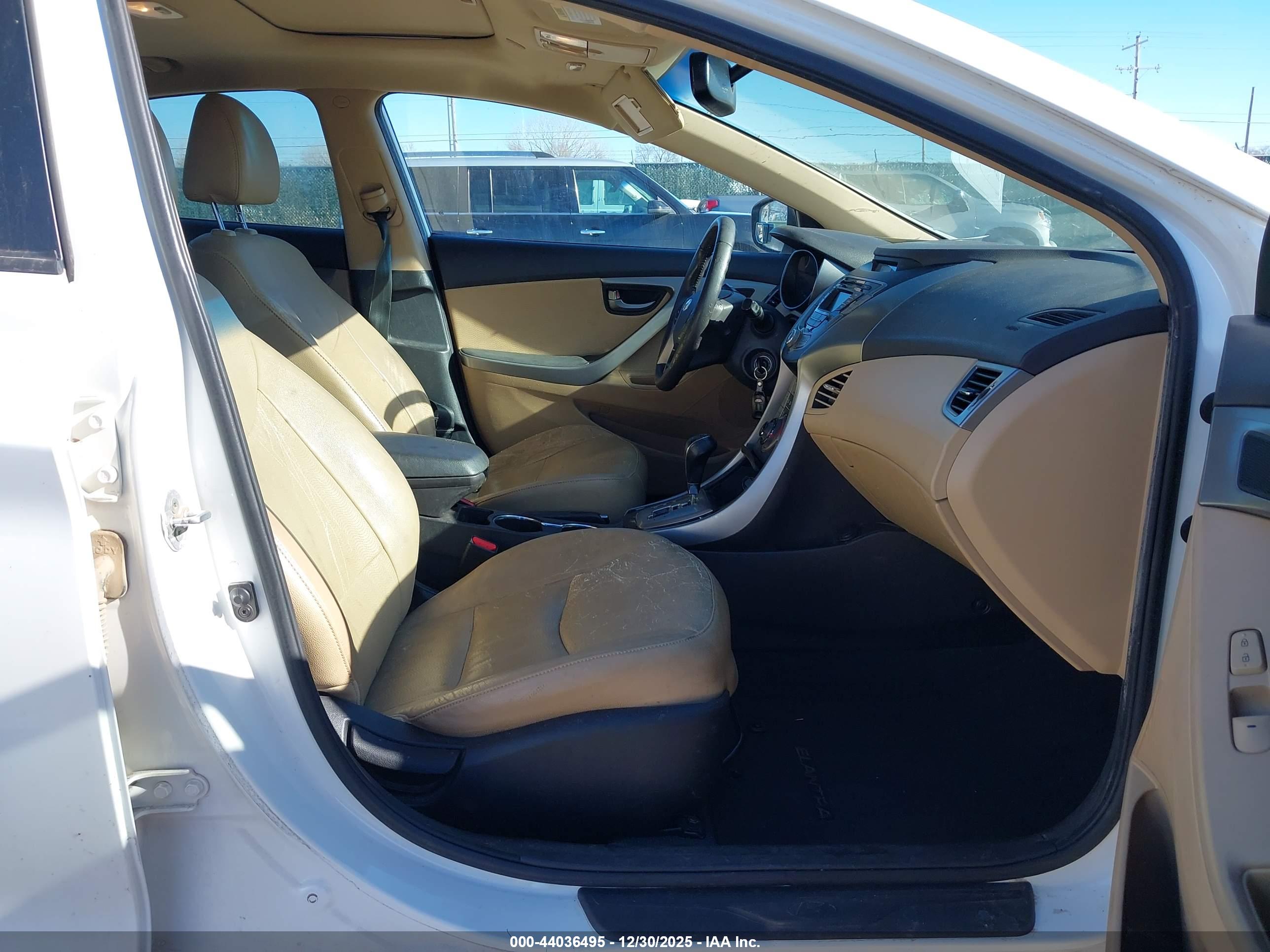 HYUNDAI ELANTRA image 5