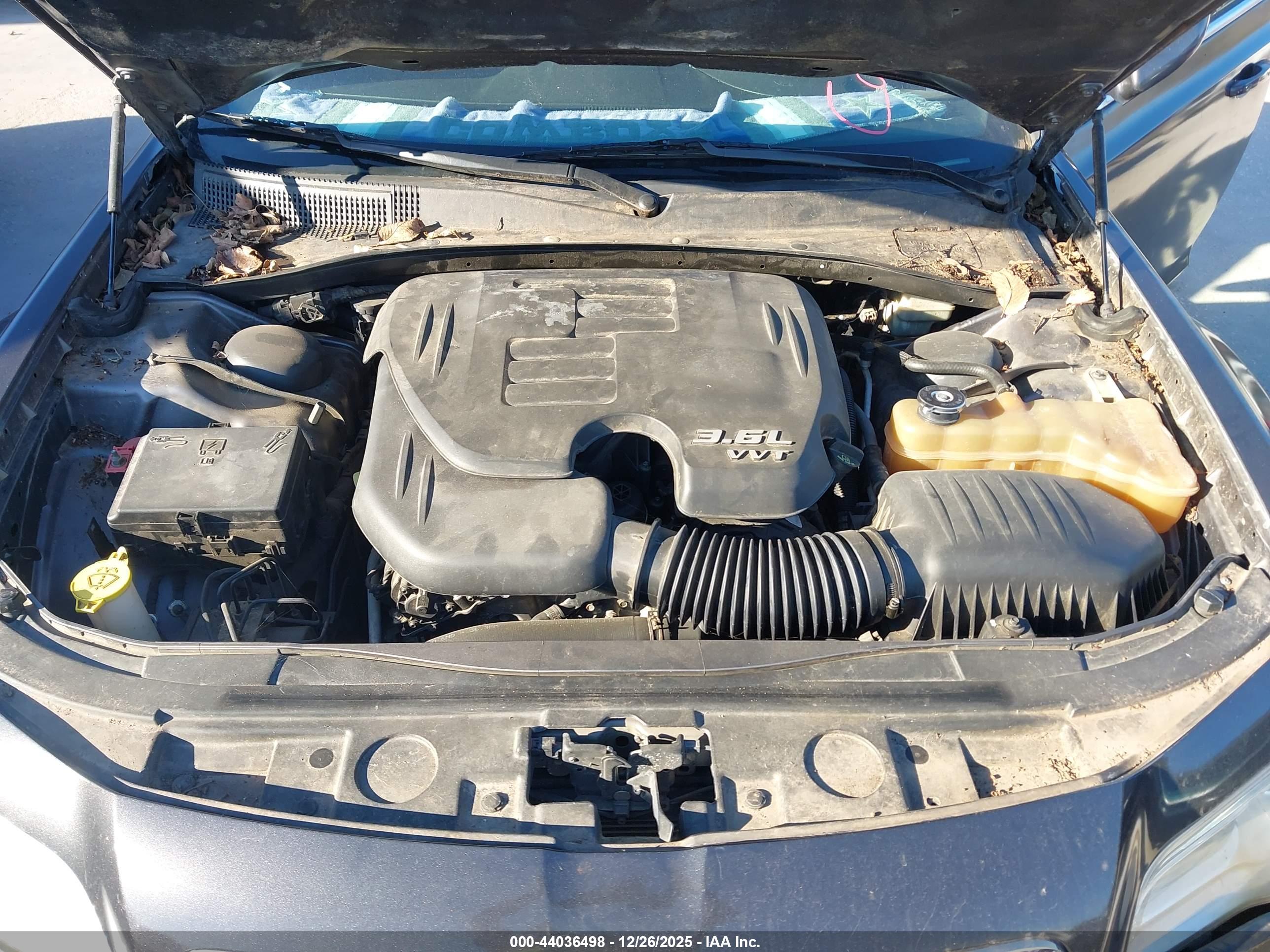 CHRYSLER 300 image 10