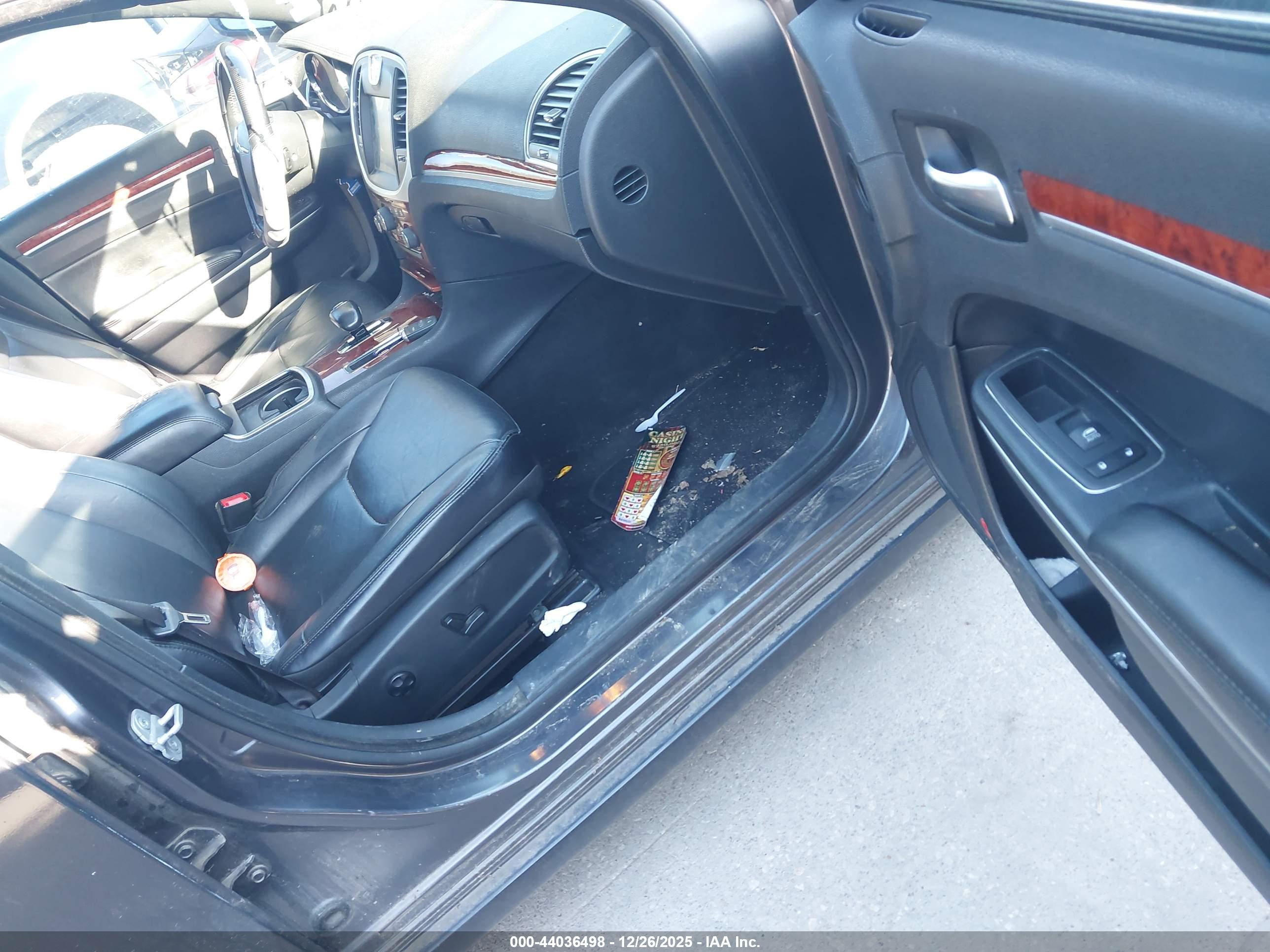 CHRYSLER 300 image 5
