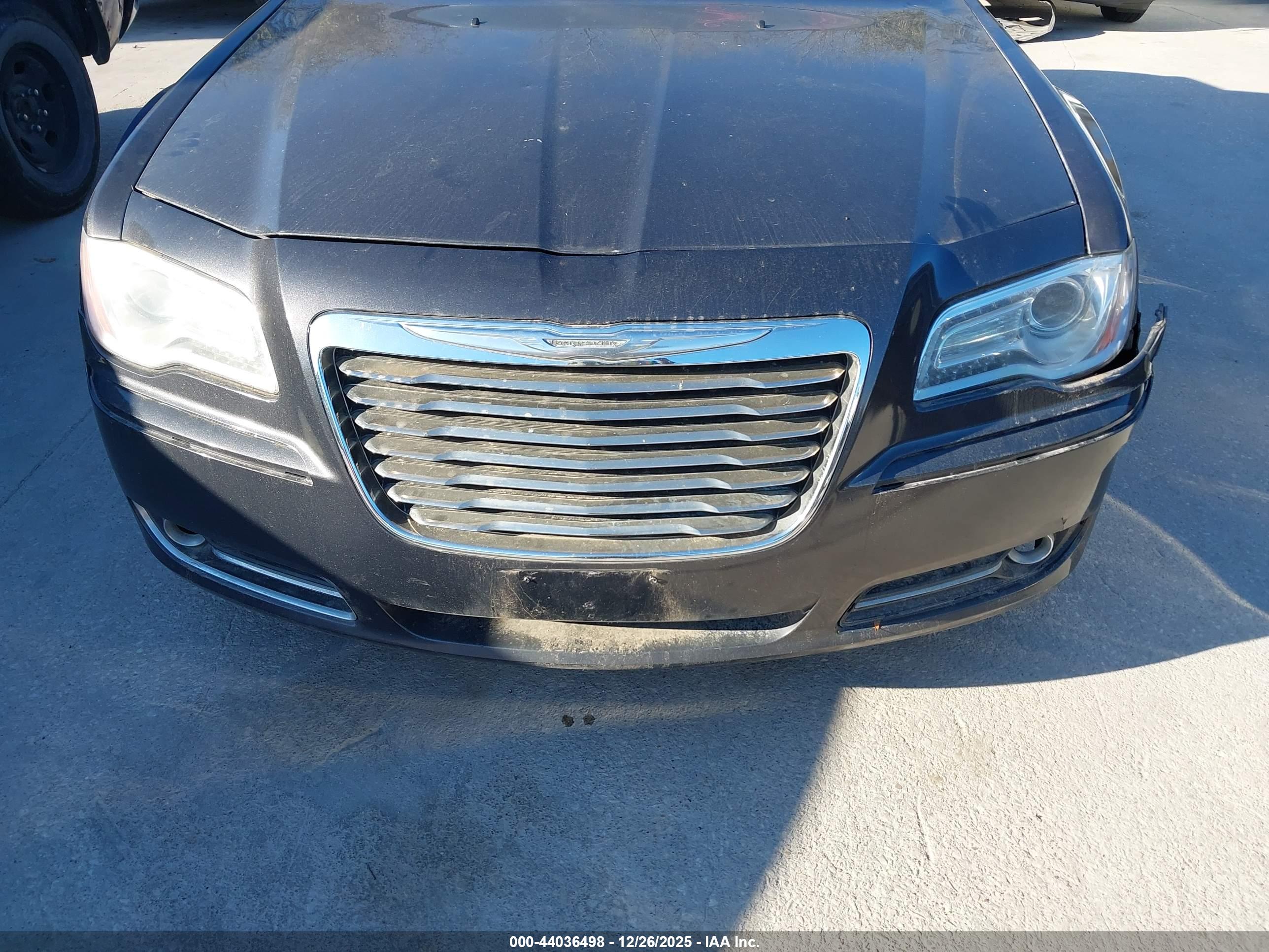 CHRYSLER 300 image 6