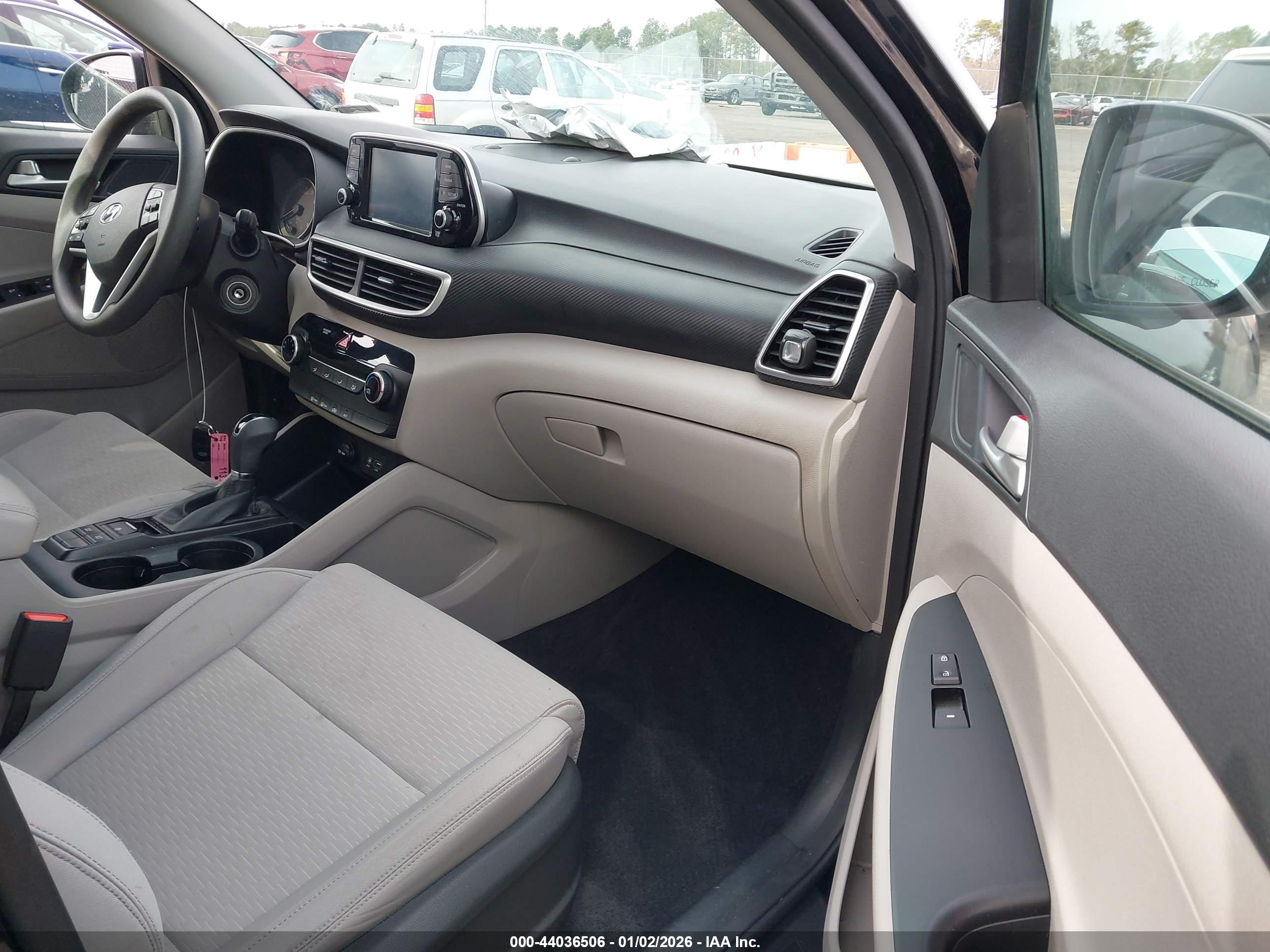 HYUNDAI TUCSON image 5