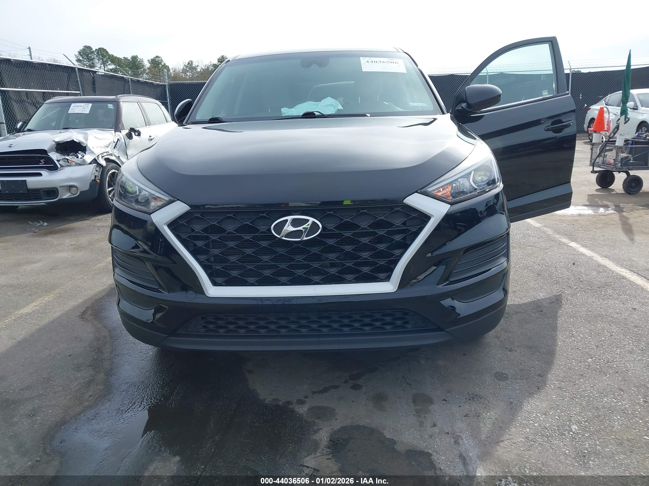 HYUNDAI TUCSON image 6