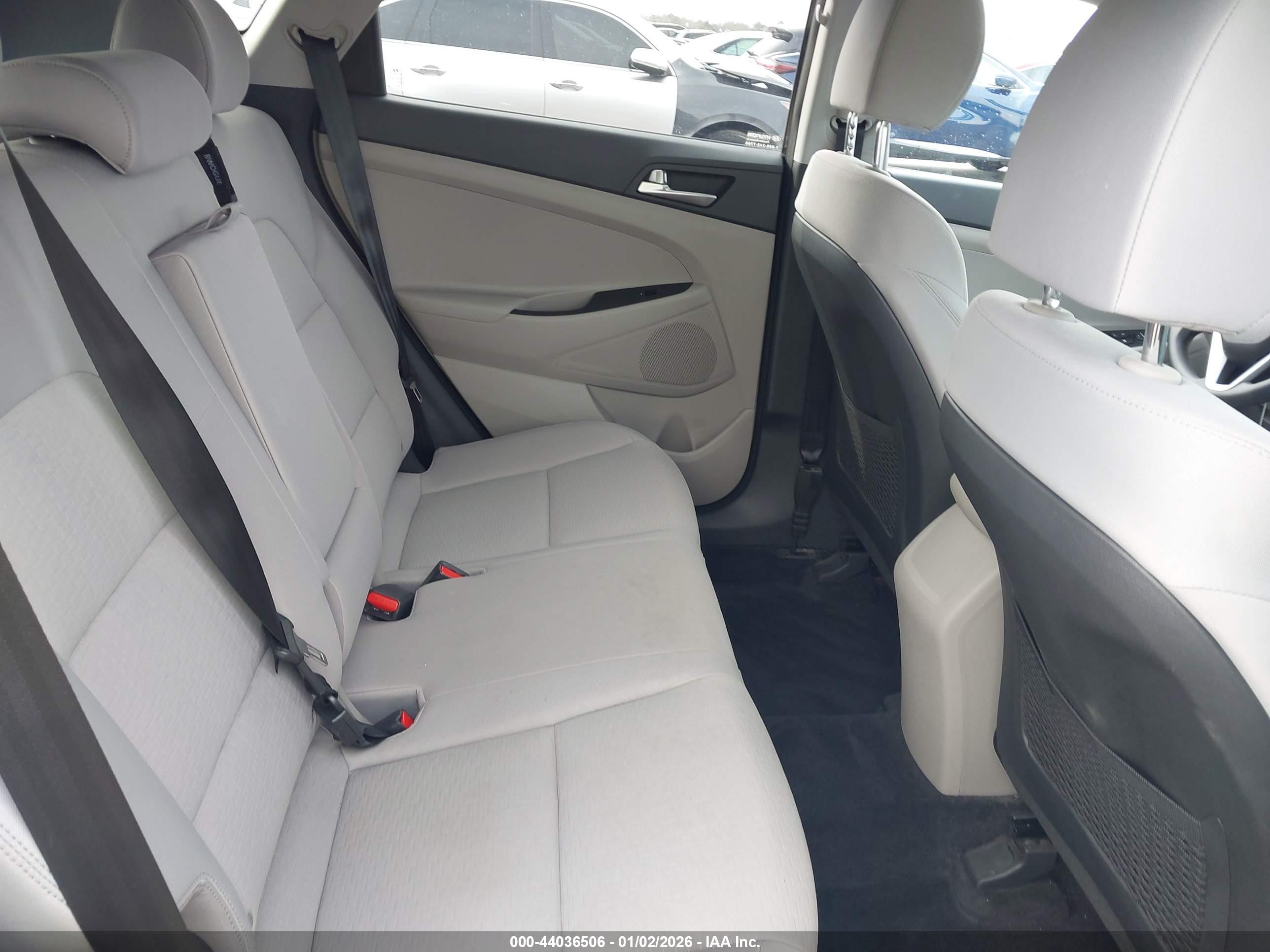 HYUNDAI TUCSON image 8