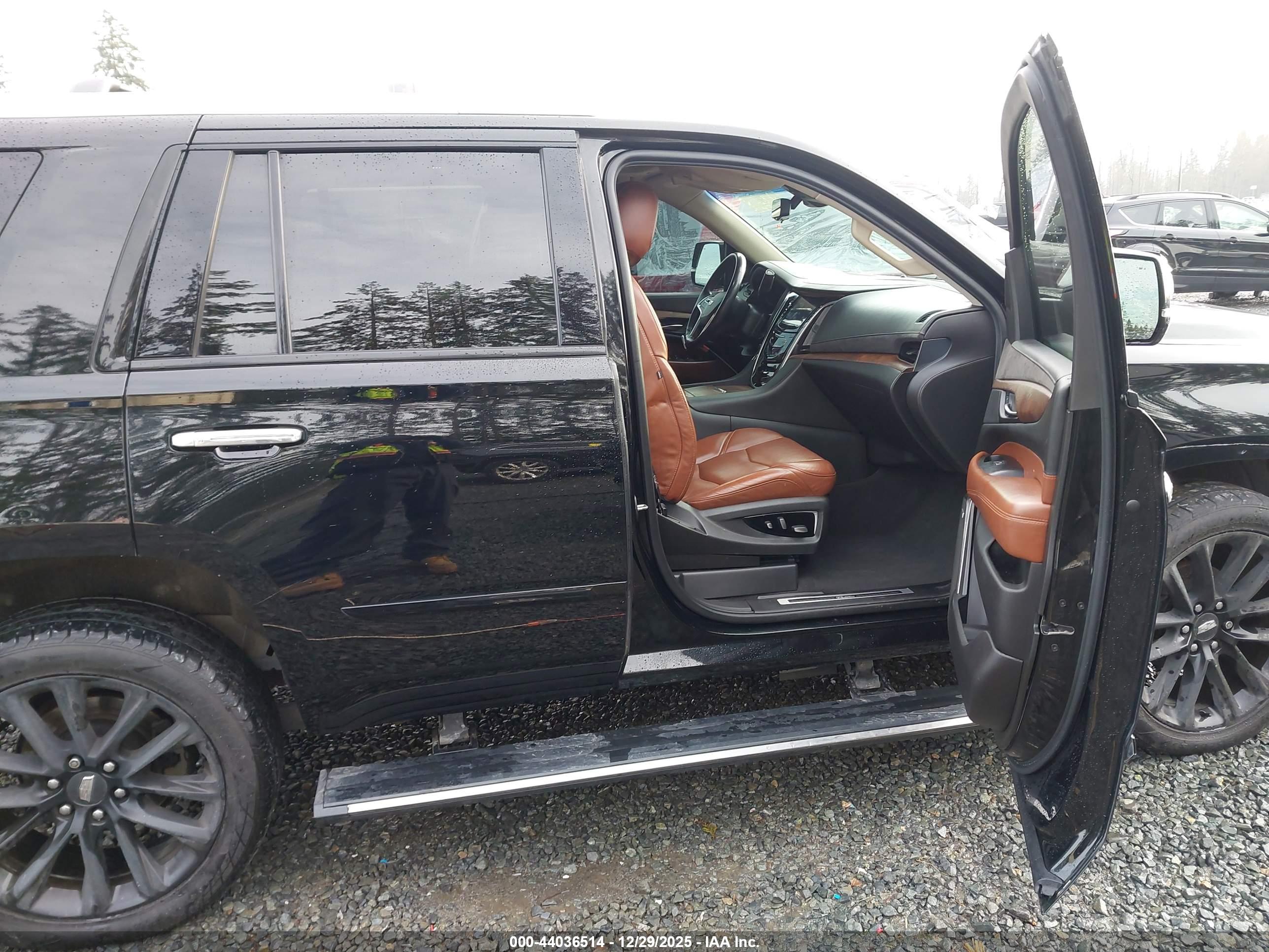 CADILLAC ESCALADE image 5