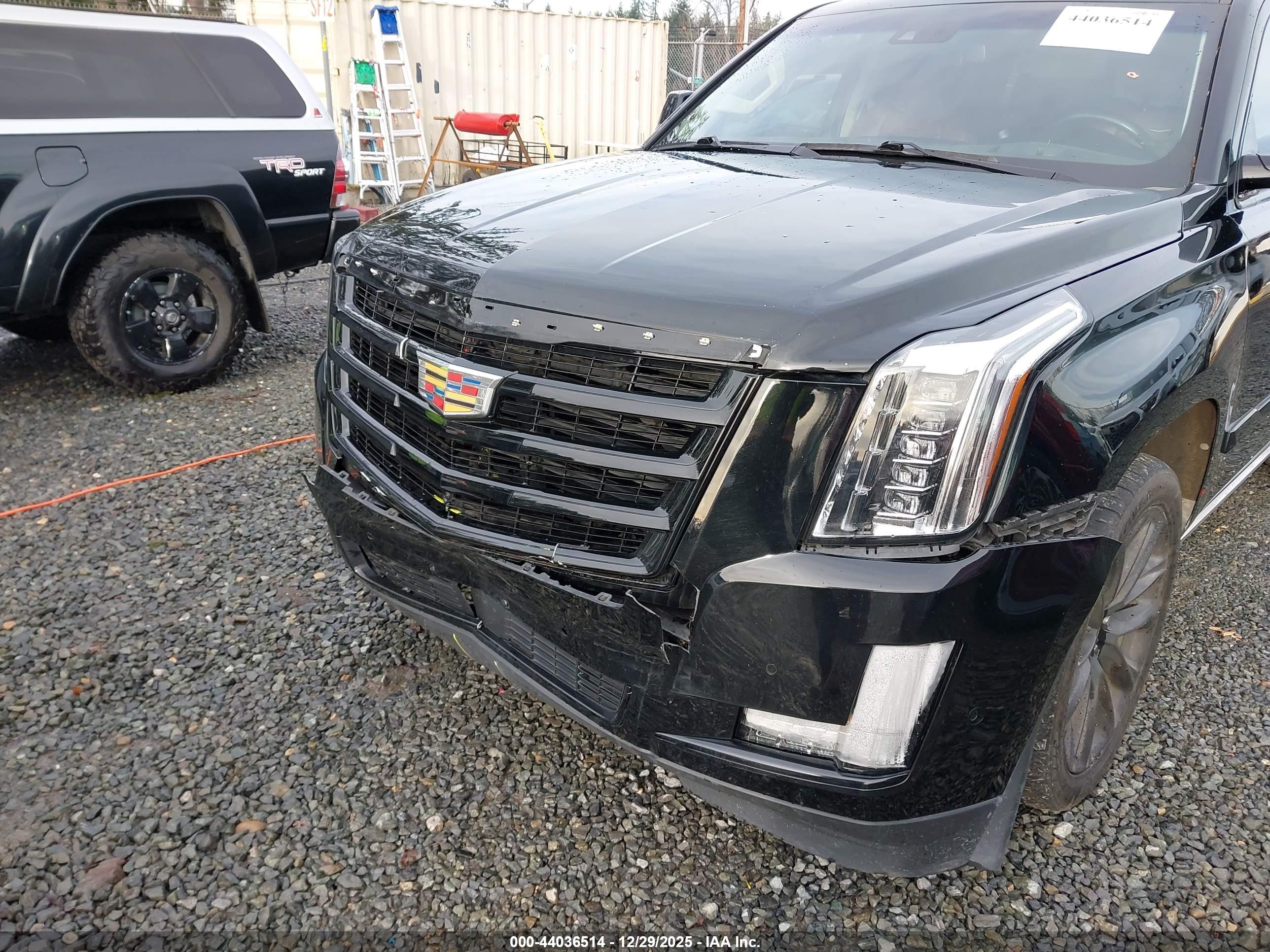 CADILLAC ESCALADE image 6