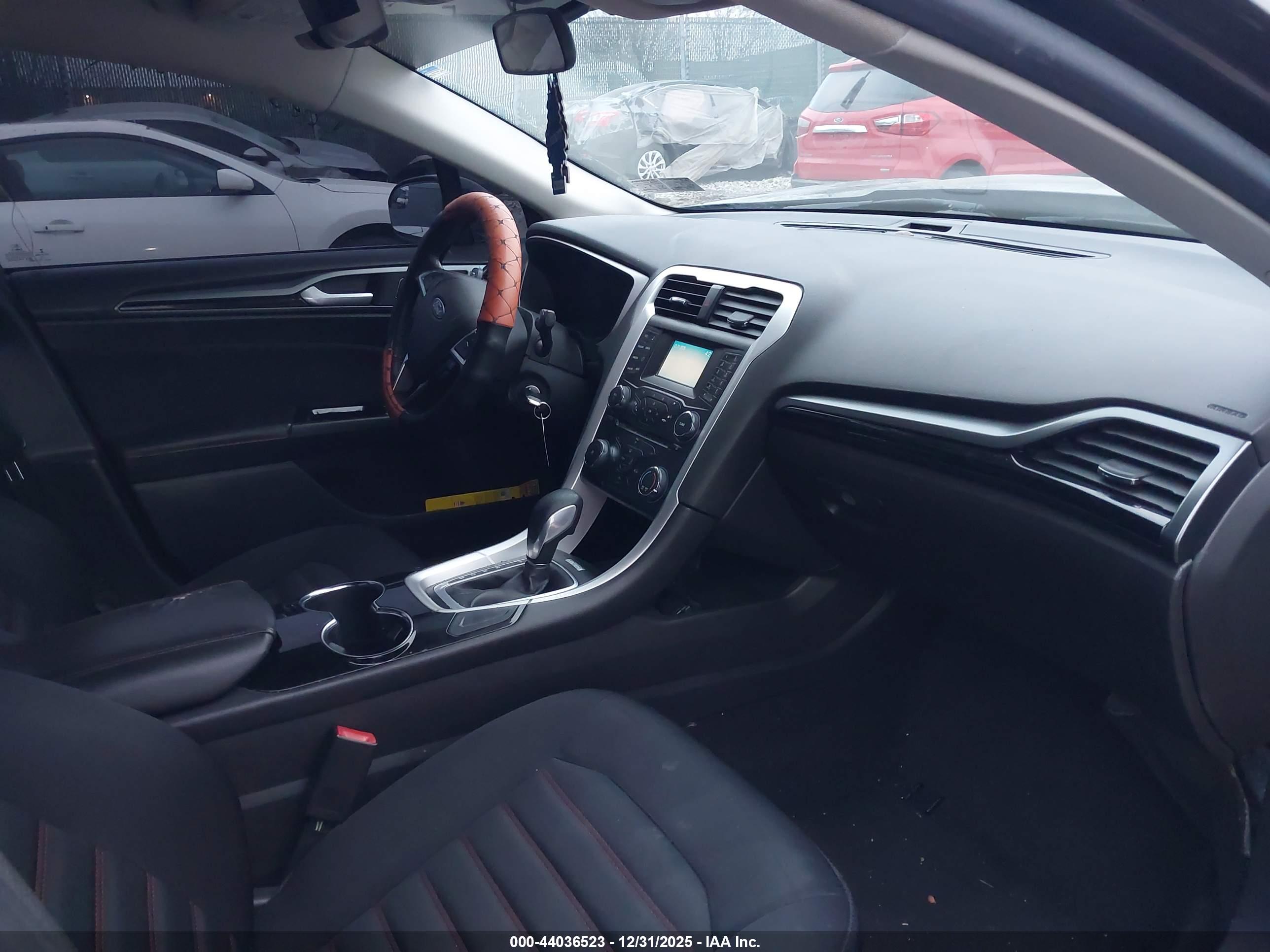 FORD FUSION image 5