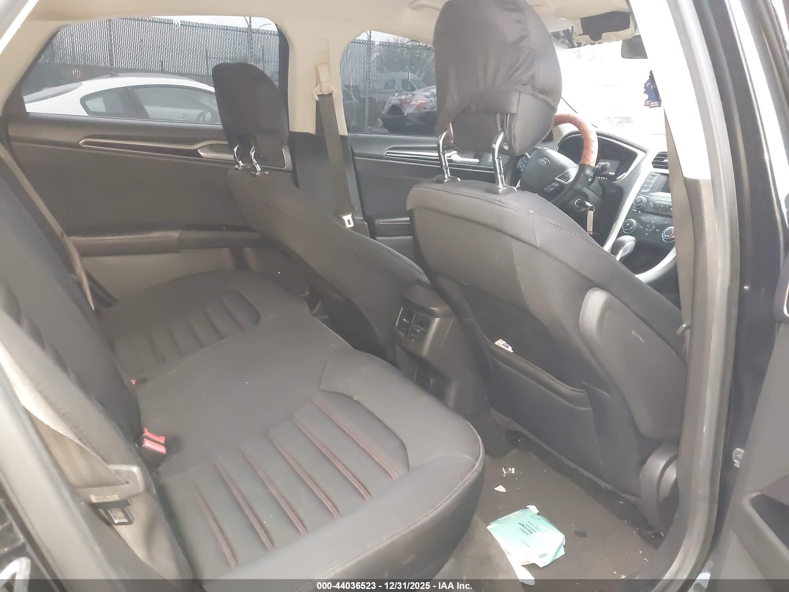 FORD FUSION image 8