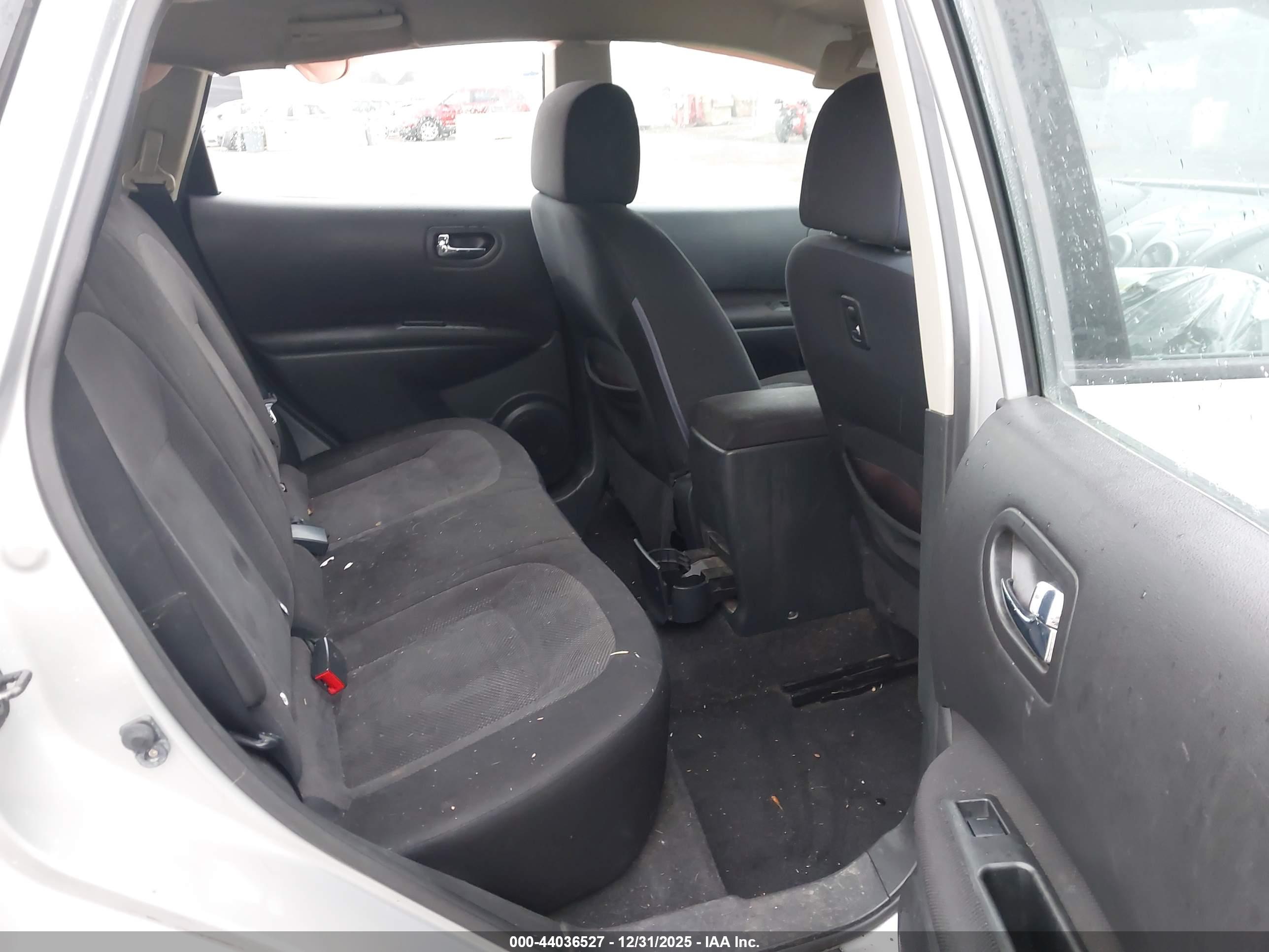 NISSAN ROGUE image 8