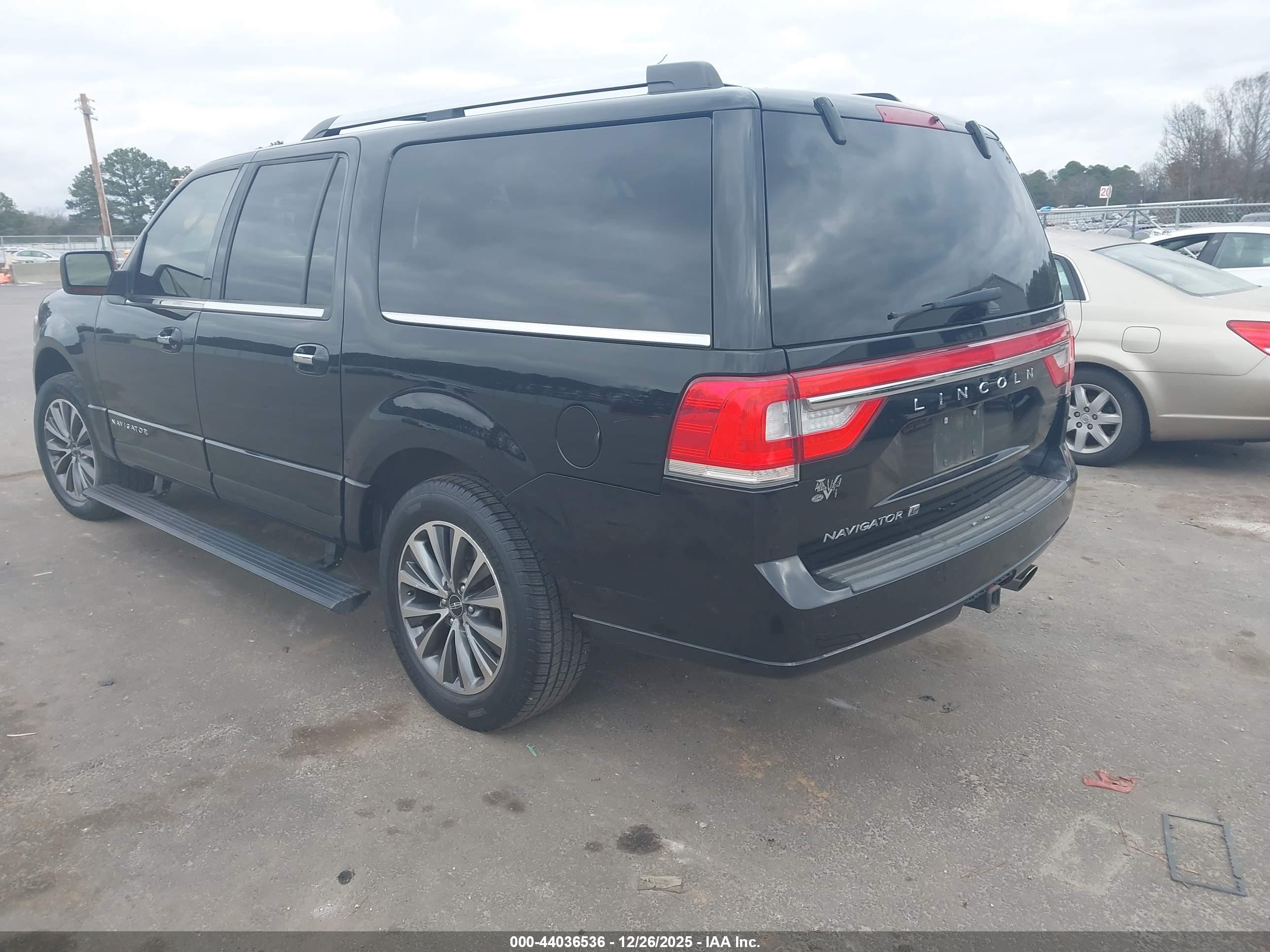 LINCOLN NAVIGATOR image 3