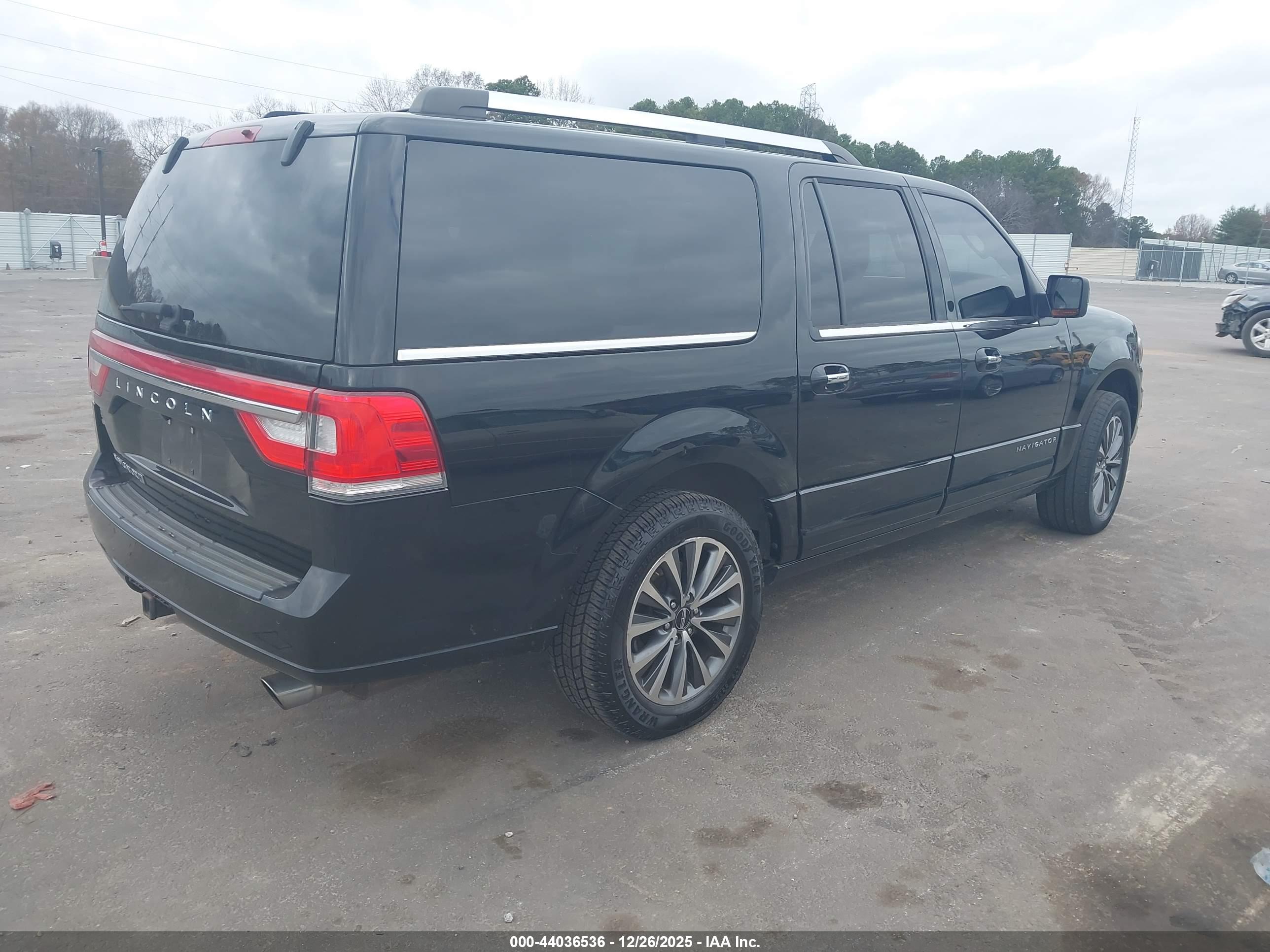 LINCOLN NAVIGATOR image 4